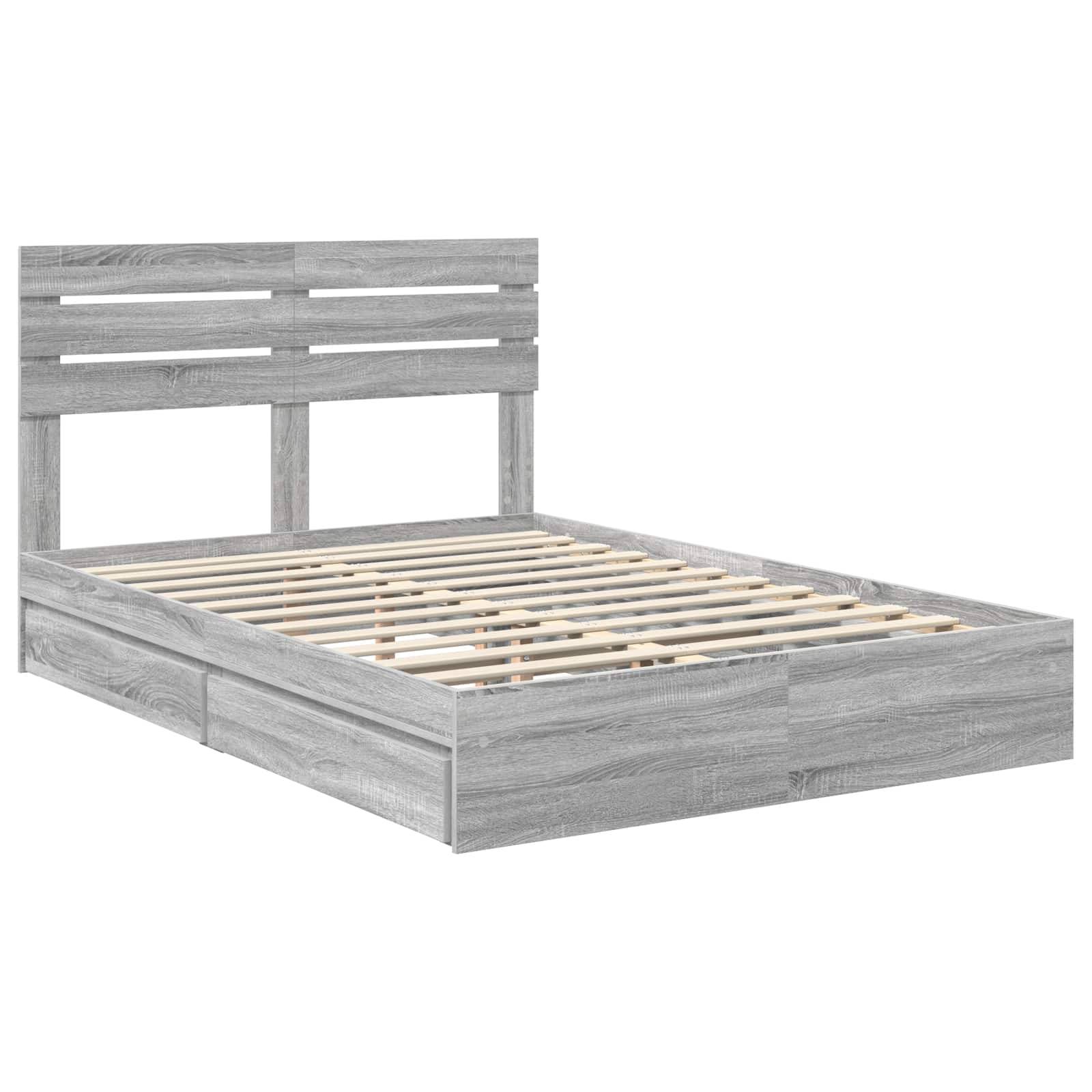 Ein minimalistischer Holzbettrahmen mit einem geschlitzten Kopf- und Fußteil, in einem hellen Grauholz-Finish, von vorne präsentiert.