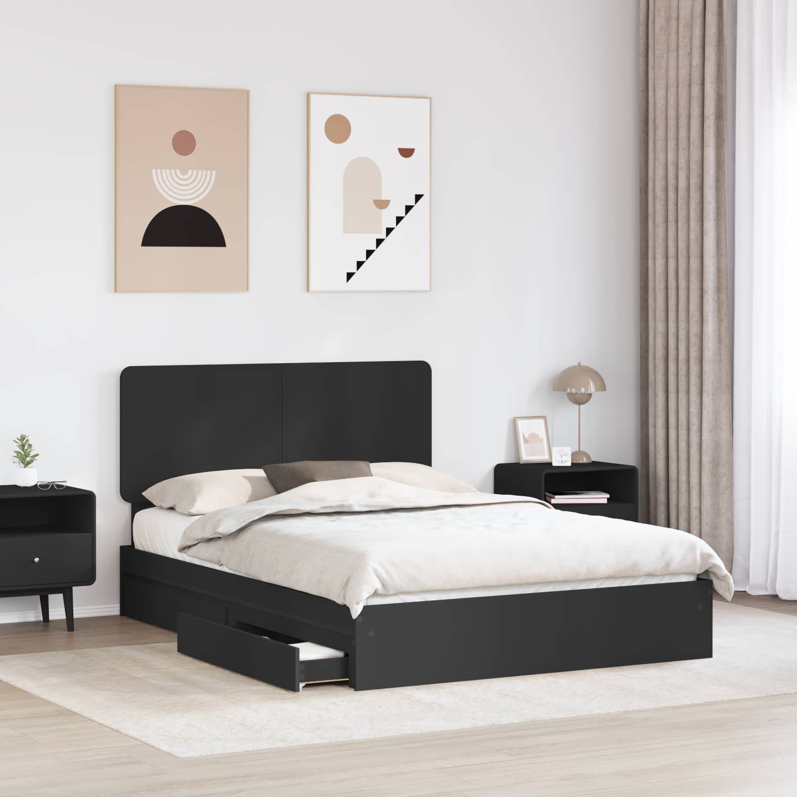 Ein modernes Schlafzimmer mit einem schwarzen Bett mit Seitenschubladen, einem beigefarbenen Kopfteil, zwei abstrakten Wandkunstwerken, einem Nachttisch und einer Lampe.