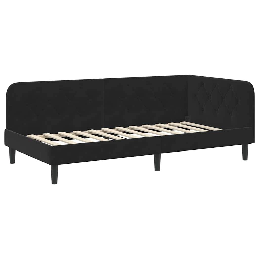 Eine schwarze Samt-Eckschlafcouch mit gepolsterter Rückenlehne und Holzlatten, ausgelegt für eine Einzelmatratze, auf vier kurzen Beinen.