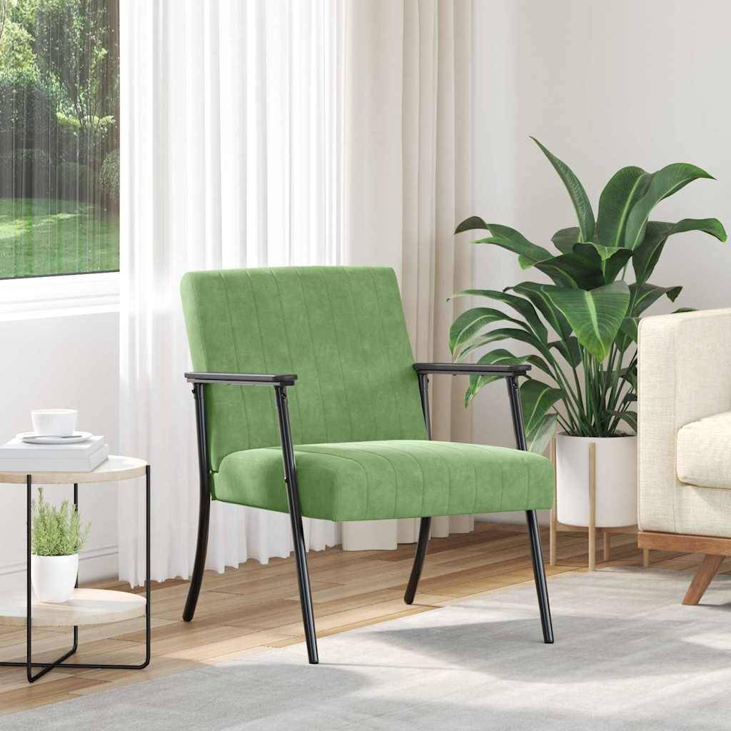 Ein modernes Wohnzimmer mit einem grünen Sessel, einem kleinen runden Beistelltisch mit einer weißen Tasse und einer Topfpflanze neben einem sonnendurchfluteten Fenster.