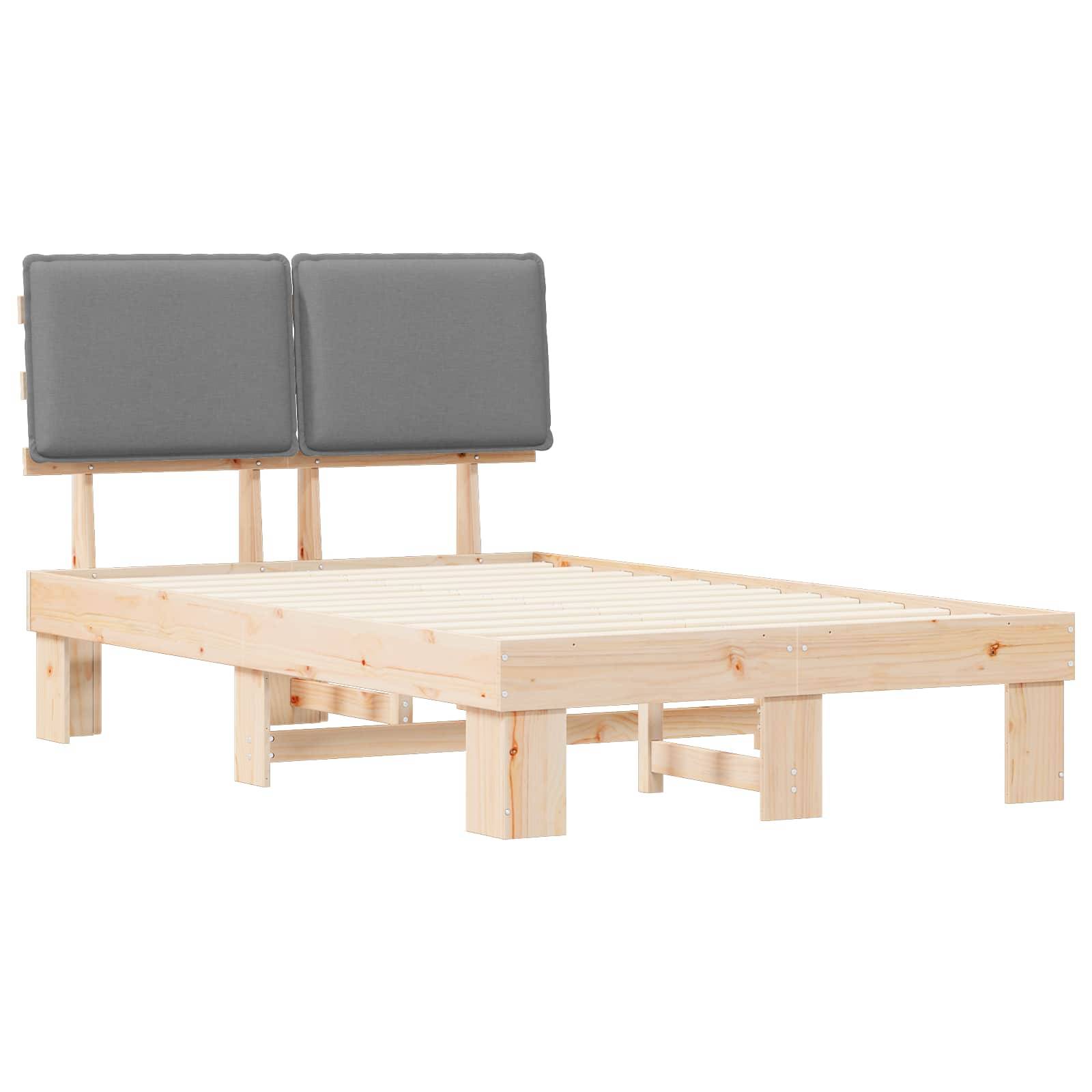 Ein Holzbettgestell mit minimalistischem Design verfügt über zwei graue gepolsterte Kopfteile.