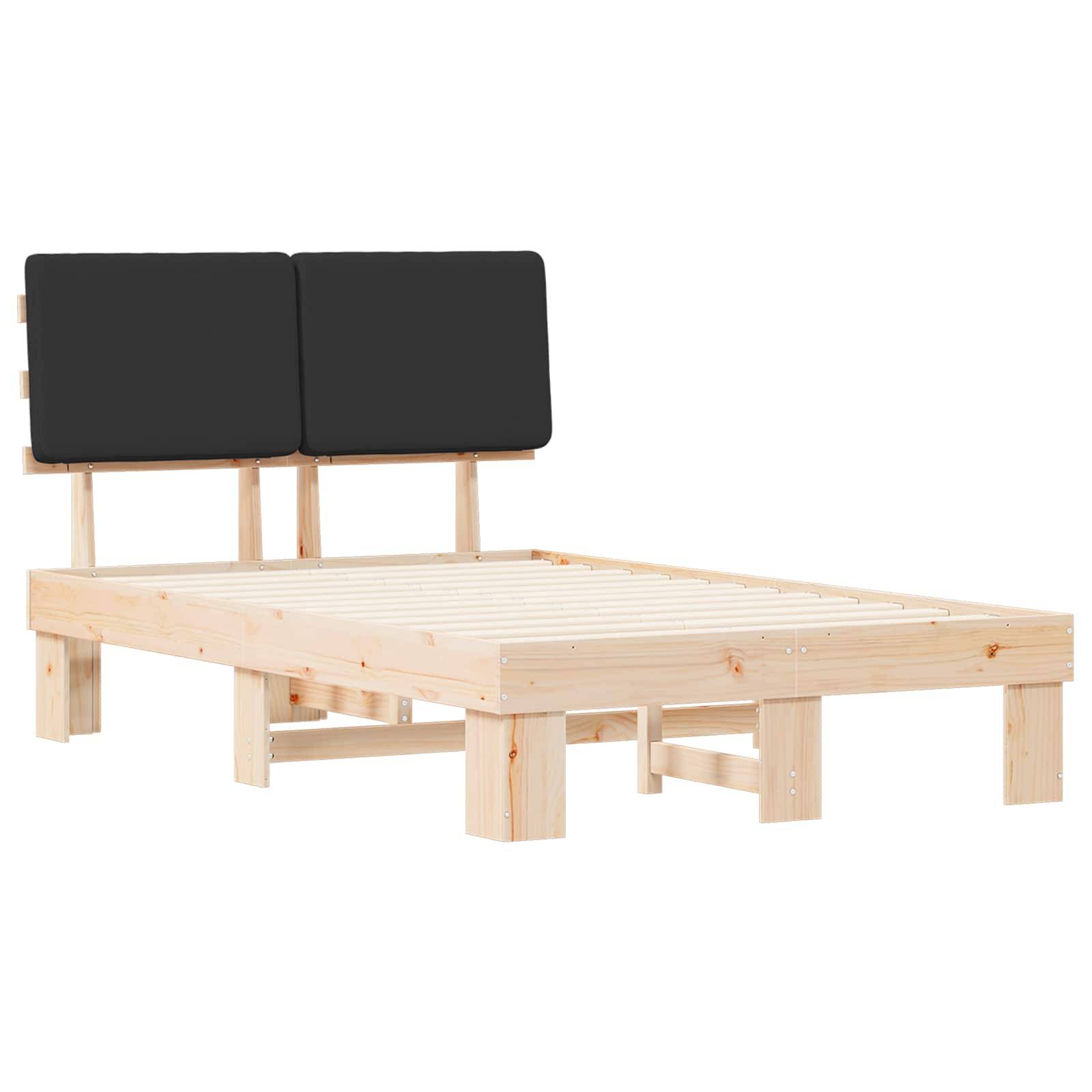 Ein Holz-Plattformbett mit schwarzen gepolsterten Kopfteilen, das ein minimalistisches Design aufweist.