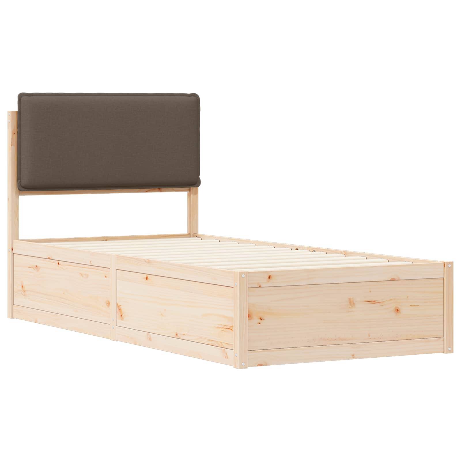 Ein Holzbettgestell mit einer dunklen gepolsterten Kopfseite, ausgestattet mit integrierten Staurageschubladen darunter.