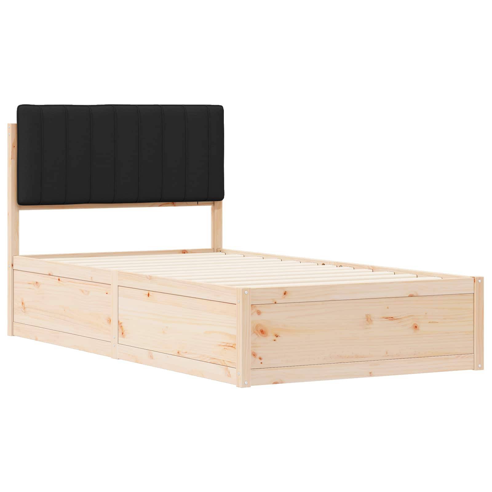 Ein Holzbettgestell mit einer schwarzen gepolsterten Kopfteile, das ein schlichtes, modernes Design aufweist. Der Rahmen ist aus hellem Holz und verfügt über eine Lattenrost-Basis.