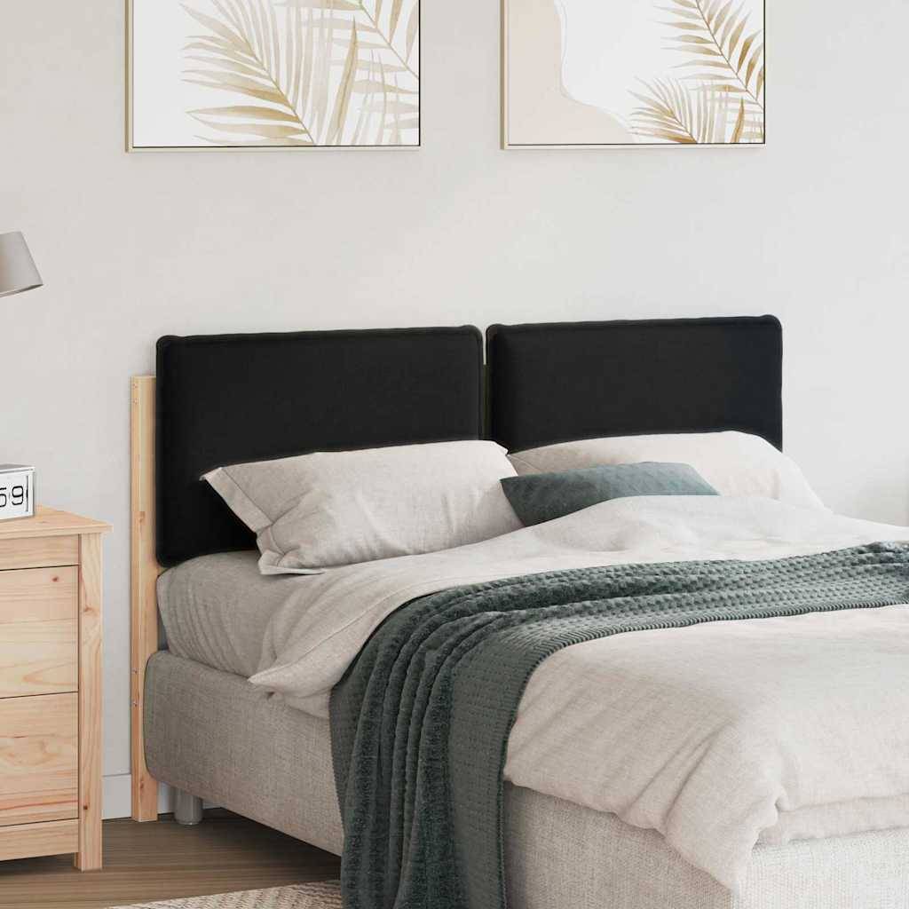 Ein modernes Schlafzimmer mit einem grau gepolsterten Bett, weißer Bettwäsche und einem strukturierten grünen Überwurf. Minimalistischer Holz-Nachttisch mit einer Lampe.