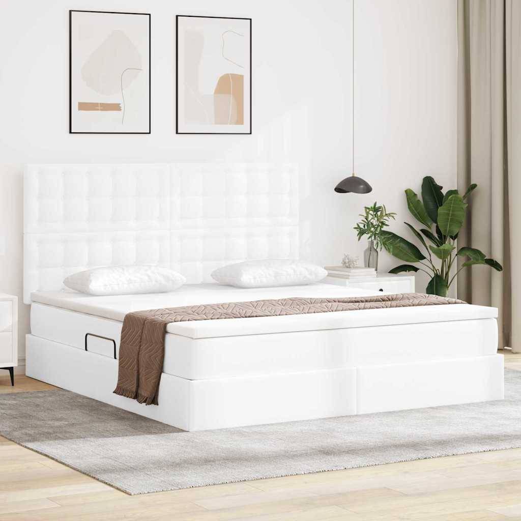 Modernes Schlafzimmer mit einem weißen Bett, gestepptem Kopfteil, zwei braunen Kissen und einer weißen Decke. Zwei abstrakte Kunstrahmen und eine Pflanze dekorieren den Raum.