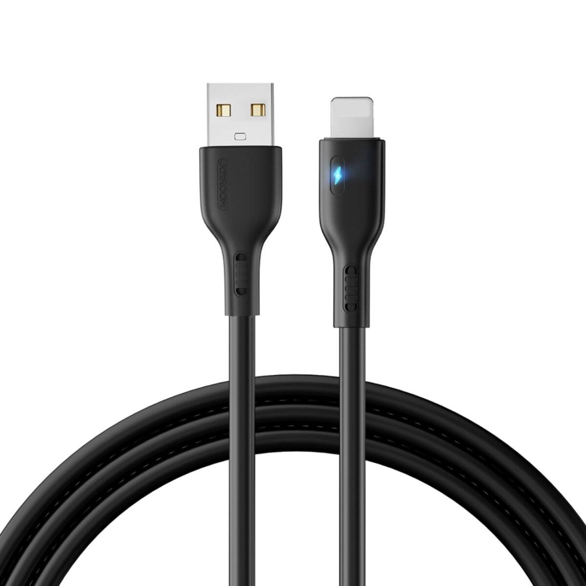Ein schwarzes USB-zu-Lightning-Kabel mit Anschlüssen an beiden Enden, das vor einem weißen Hintergrund abgebildet ist.
