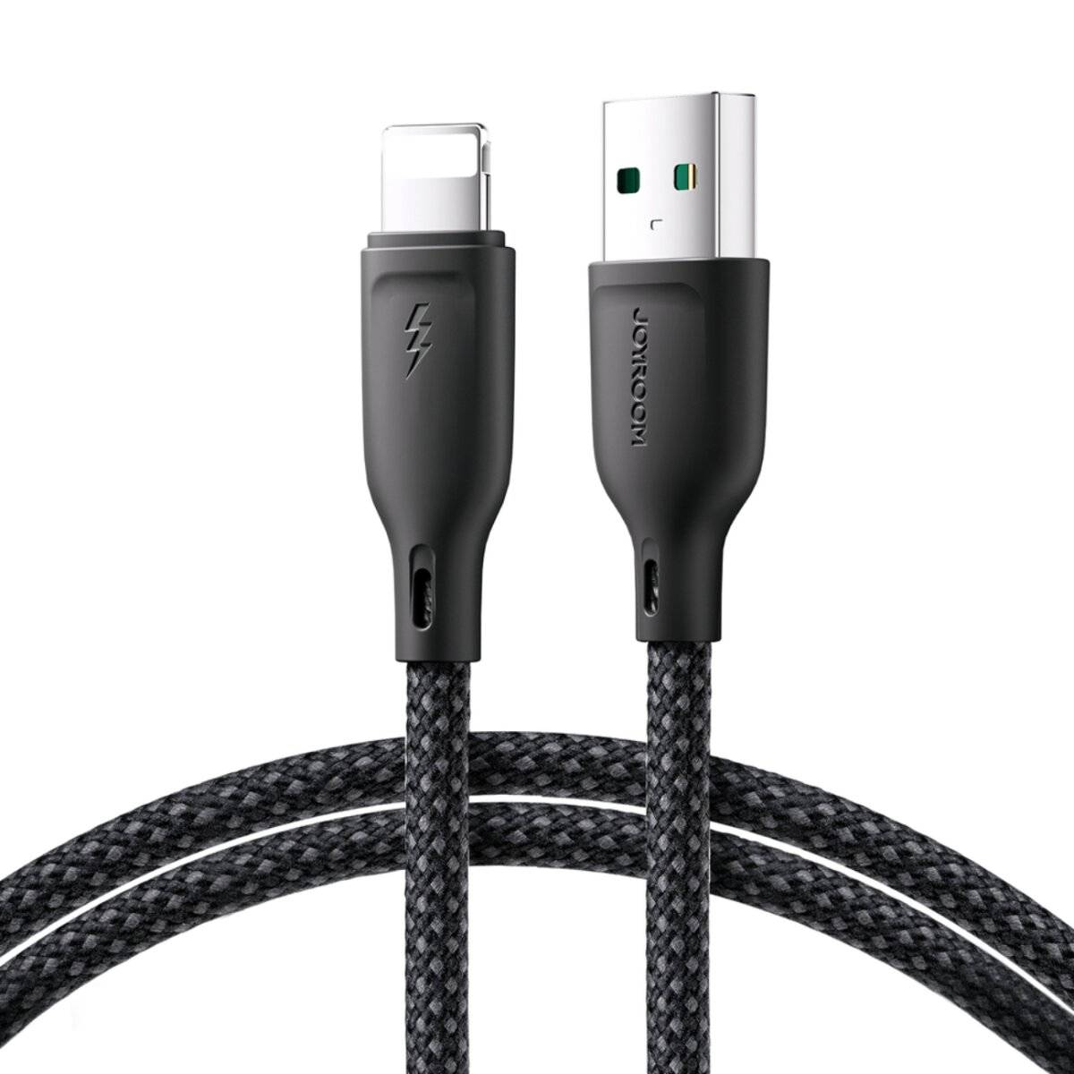 Ein schwarzes geflochtenes USB-A-zu-Lightning-Kabel, von zwei Blickwinkeln gezeigt. Der Lightning-Anschluss trägt ein kleines Blitzsymbol.