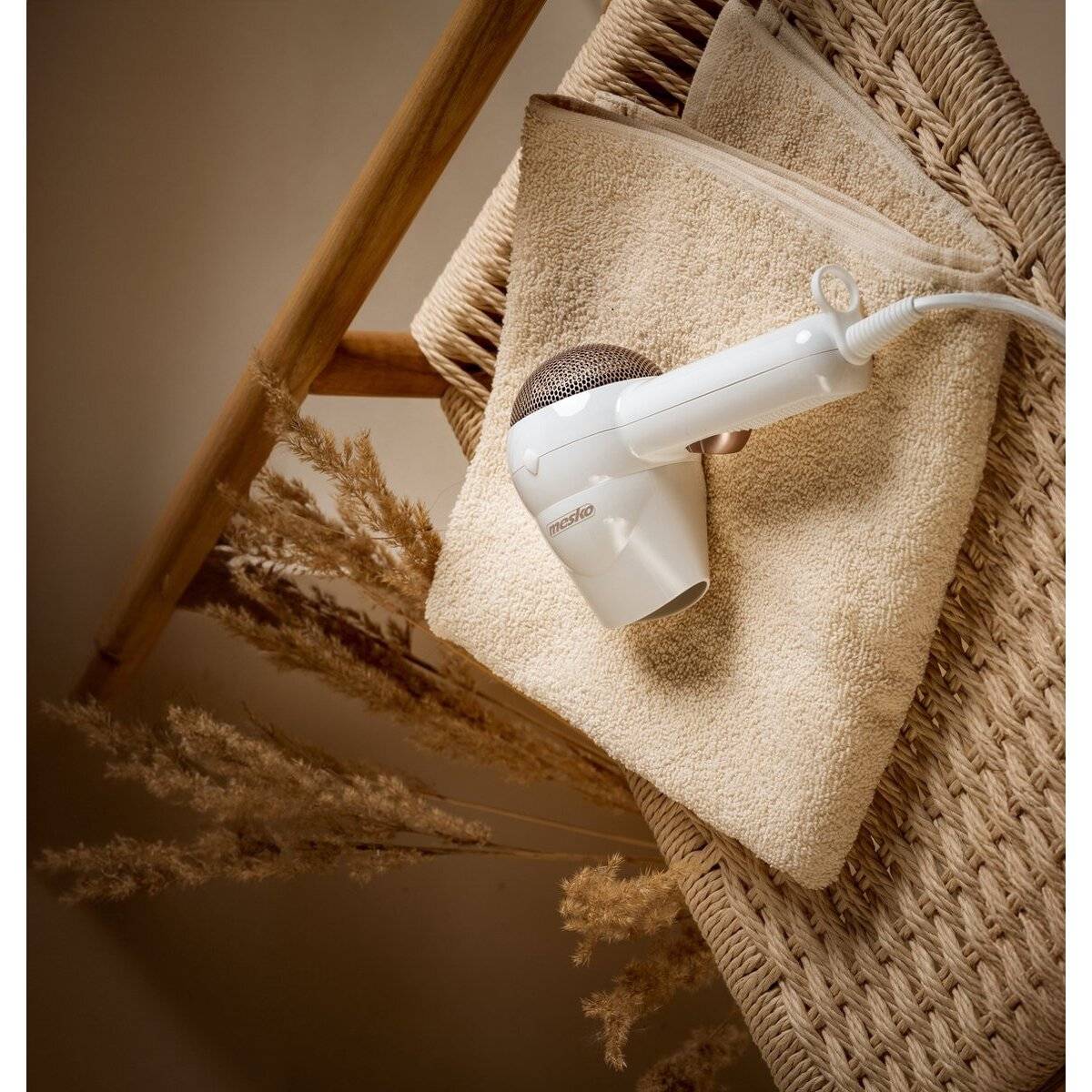 Mesko MS 2275 Haartrockner 1400 W - Föhn mit Konzentrator, 2 Stufen, Weiß/Gold