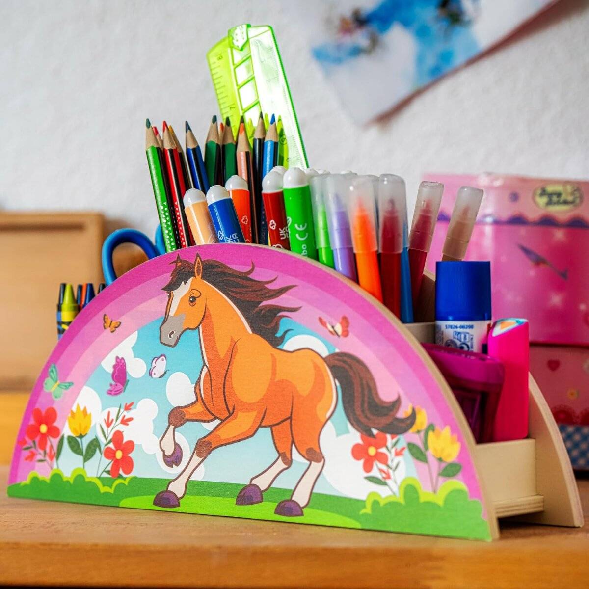 WAGOMA Stiftehalter Kinder [5 Fächer] Robuster Schreibtisch Organizer aus Holz Pferd