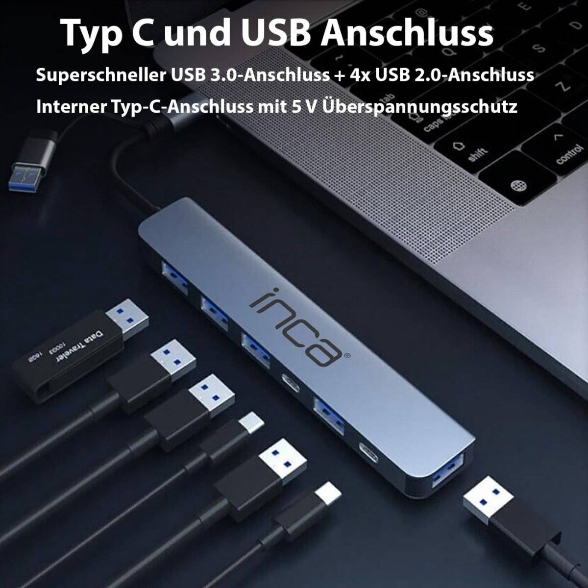 Typ C und USB-Anschluss'. Silberner USB-C-Hub mit mehreren USB-Anschlüssen, der an einen Laptop angeschlossen ist und vielseitige Konnektivitätsoptionen veranschaulicht.