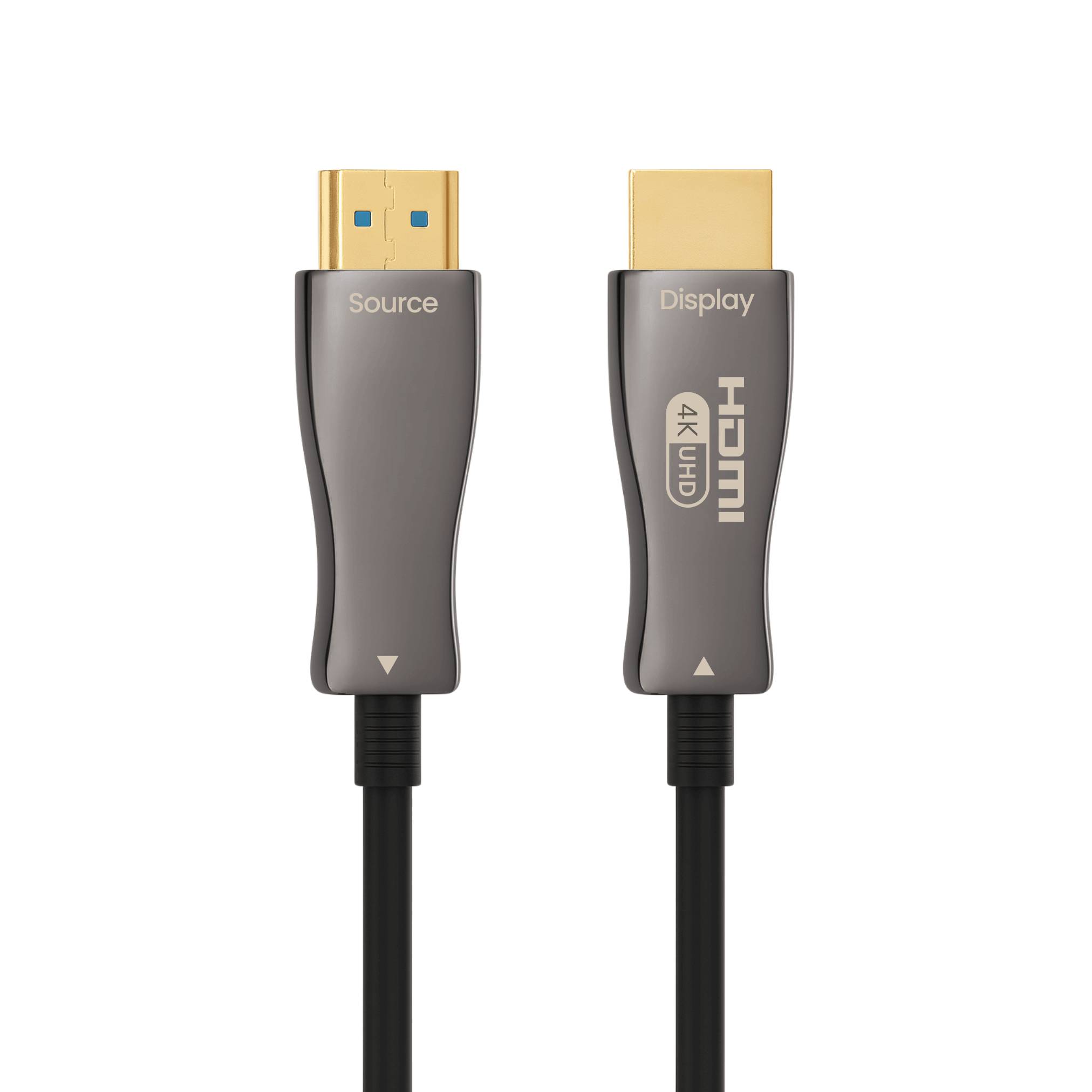 Das Bild zeigt ein HDMI-Kabel mit beschrifteten Anschlüssen. Das 'Quelle'-Ende wird mit einem Geräteausgang verbunden, und das 'Display 4K UHD'-Ende wird mit einem Bildschirmeinggang verbunden.