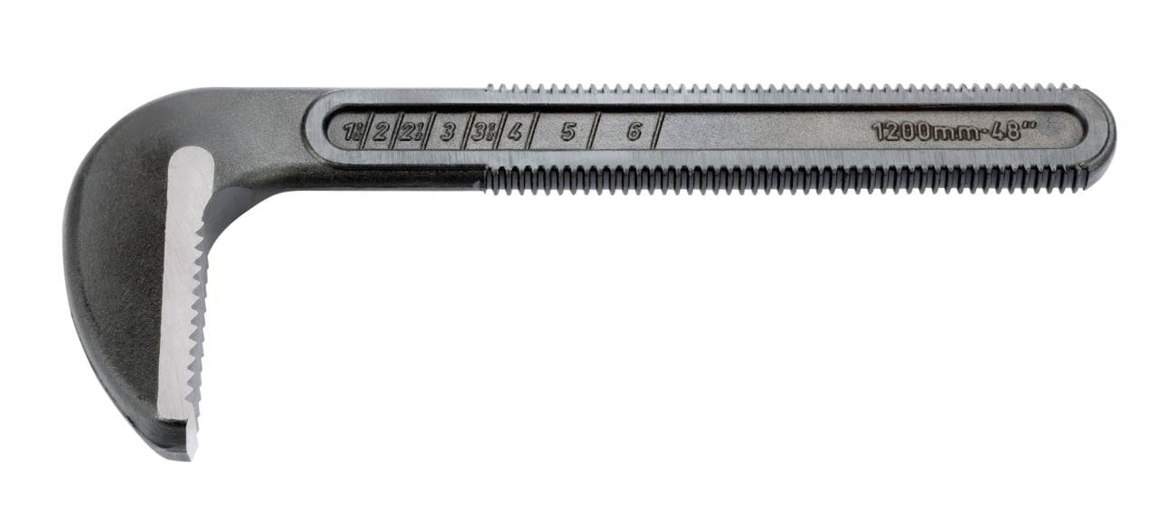 Gewindebohrer aus Stahl mit nummerierten Abschnitten, die Messinkremente anzeigen, verwendet zum Erstellen von Schraubengewinden in Bohrungen.