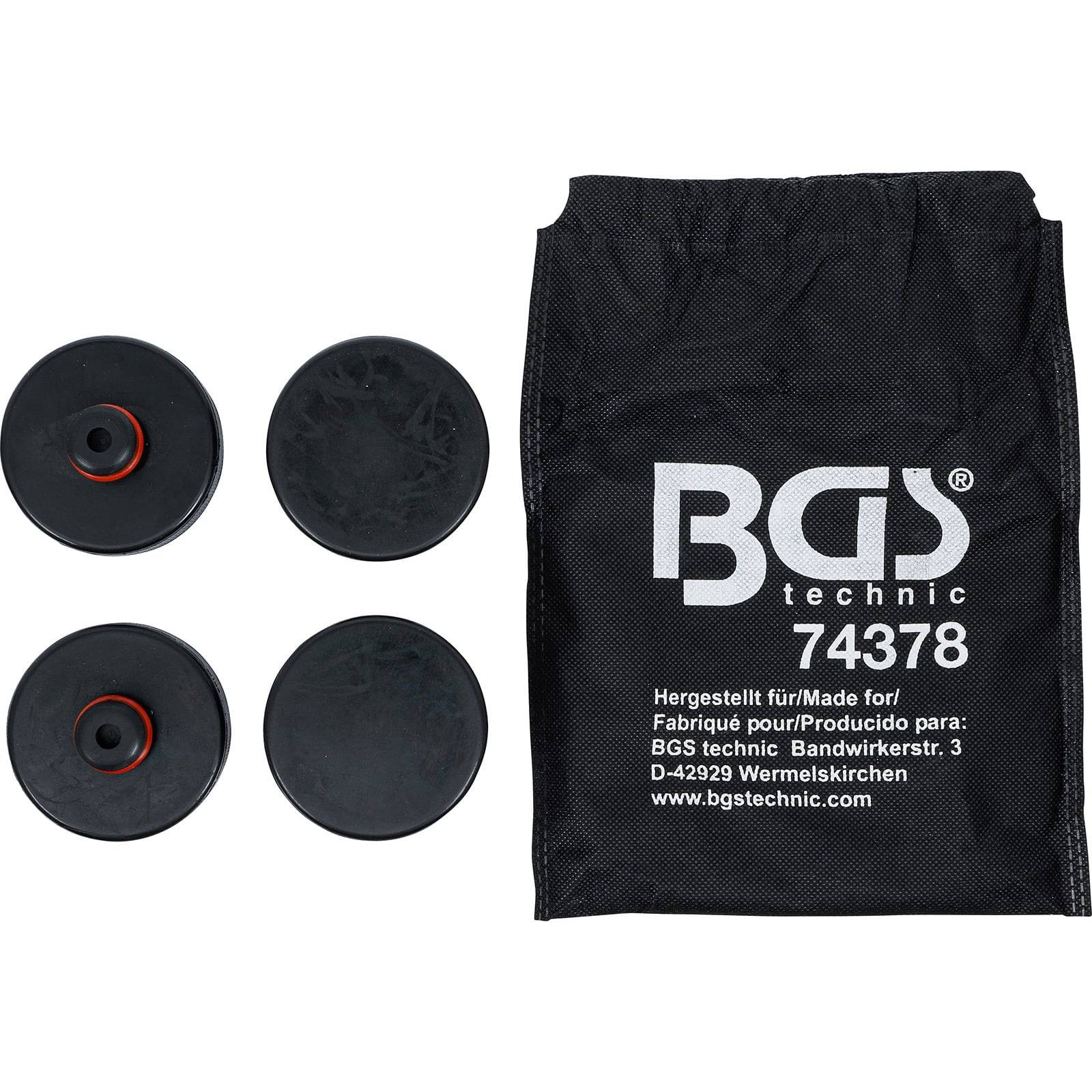 Vier runde, schwarze Gummipads neben einer schwarzen Stofftasche mit der Aufschrift 'BGS technic 74378.