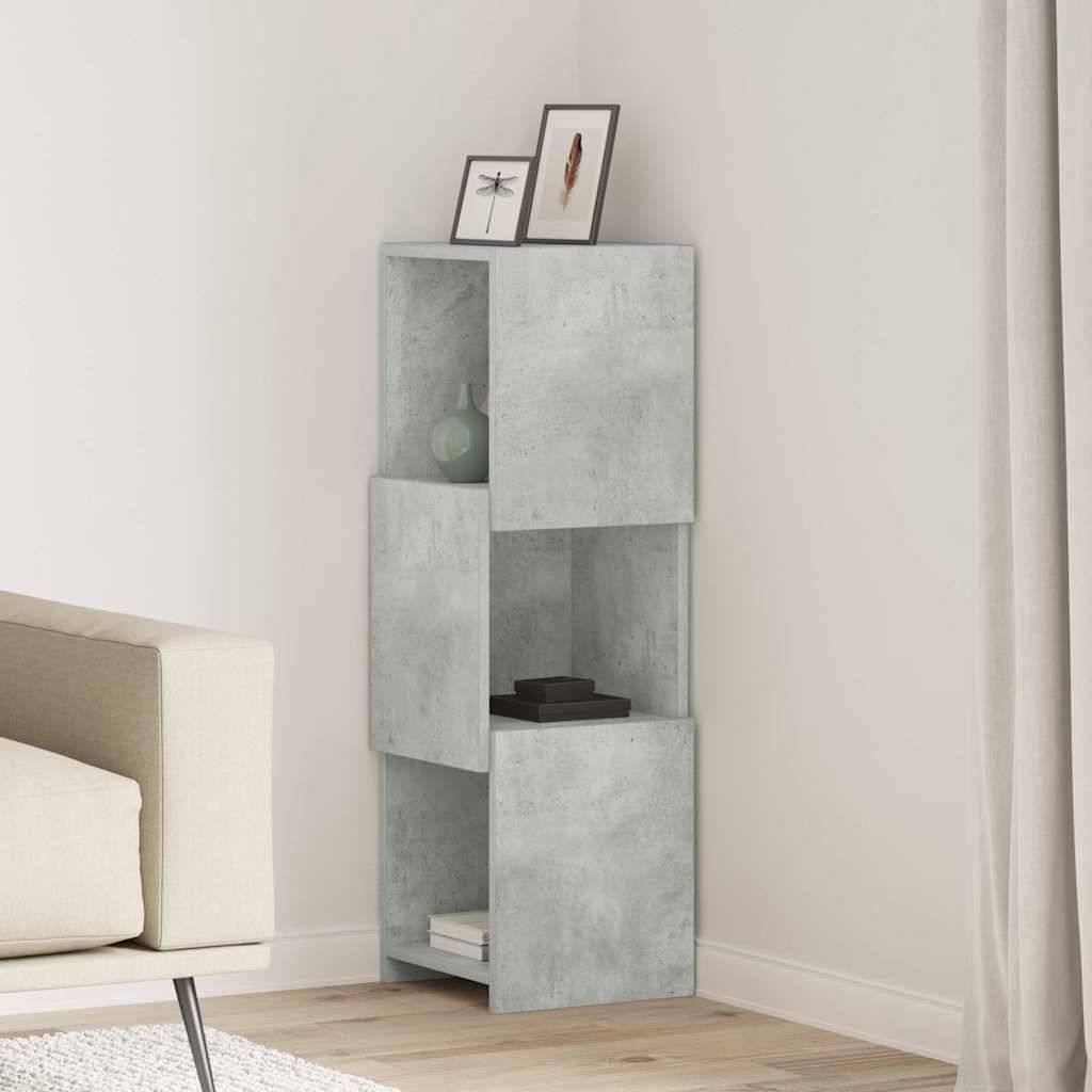 Moderne Ecke eines Büros mit einem grauen Stuhl, weißem Schreibtisch und minimalistische Regale. Sonnenlicht fällt durch Jalousien auf helles Holzparkett.