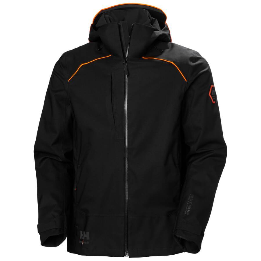 Eine schwarze Jacke mit orangen Akzenten, ausgestattet mit einer Kapuze, Reißverschluss und einem Logo auf dem linken Ärmel.