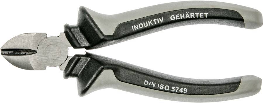 Nahaufnahme einer Zange mit Griffen, die mit 'INDUKTIV GEHÄRTET' und 'DIN ISO 5749' beschriftet sind, was auf induktive Härtung und Normenkonformität hinweist.