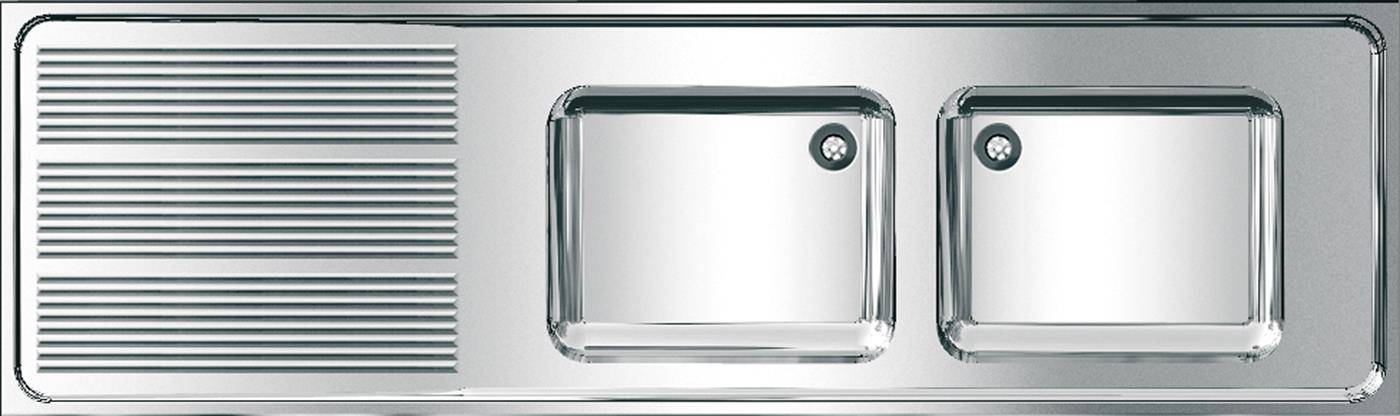 Edelstahlspüle mit geripptem Abtropfbrett auf der linken Seite und zwei rechteckigen Becken auf der rechten Seite.
