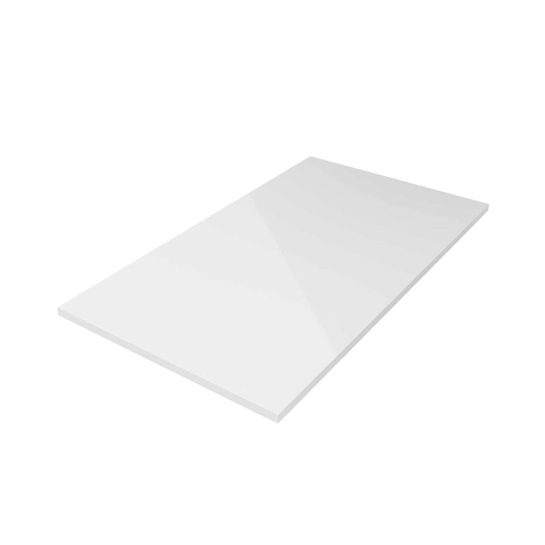 Ein schlichtes weißes rechteckiges Blatt Material mit glatter Oberfläche, von oben in einem schrägen Winkel gezeigt.