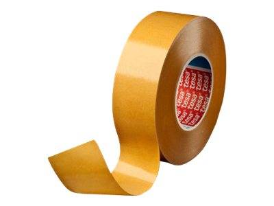Eine Rolle gelbes Klebeband mit einem losen Streifen, der sich auf weißem Hintergrund abwickelt.