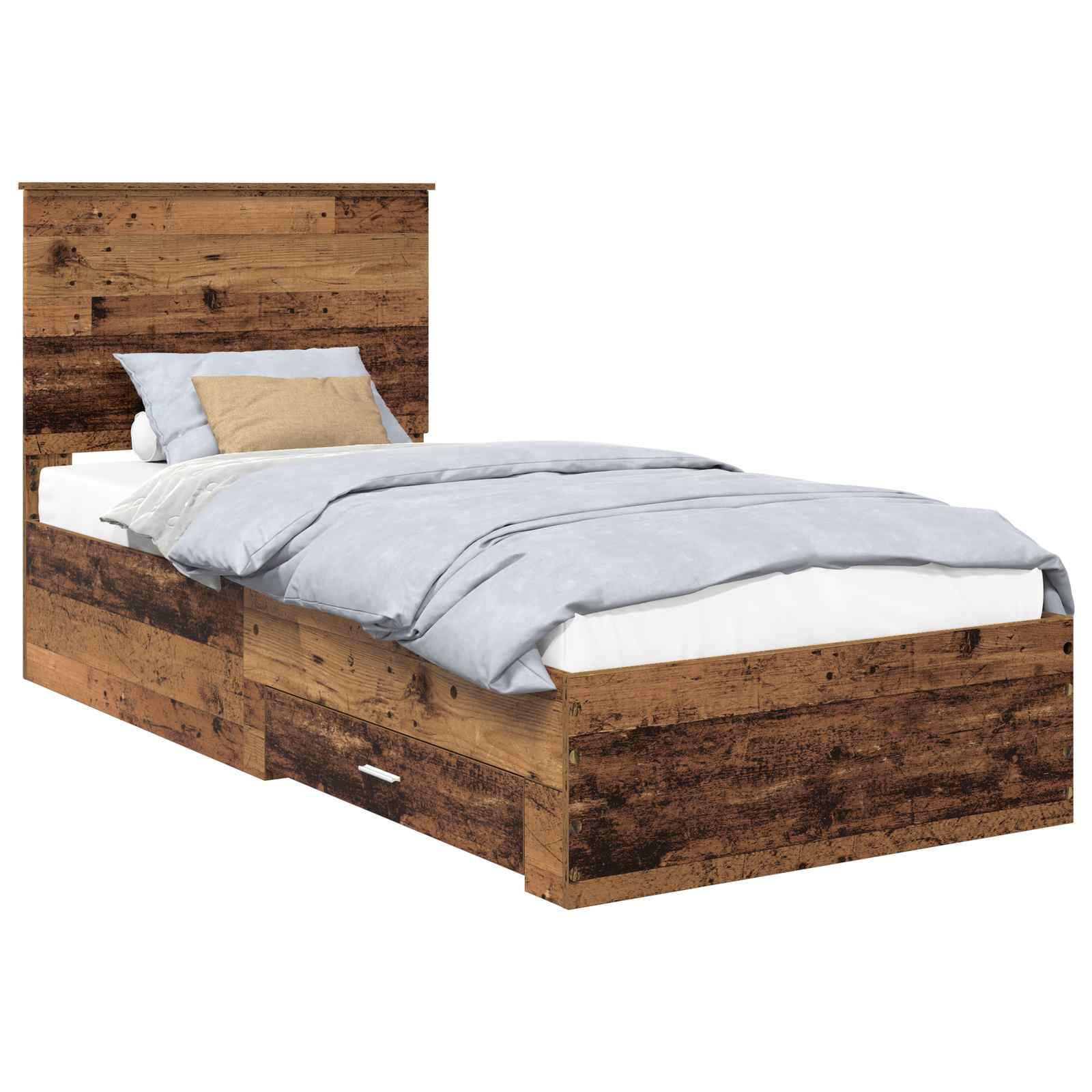 Ein Holz-Einzelbett mit hohem Kopfteil, hellblauer Bettwäsche und einem braunen Zierkissen; ausgestattet mit Bettkasten-Schubladen.