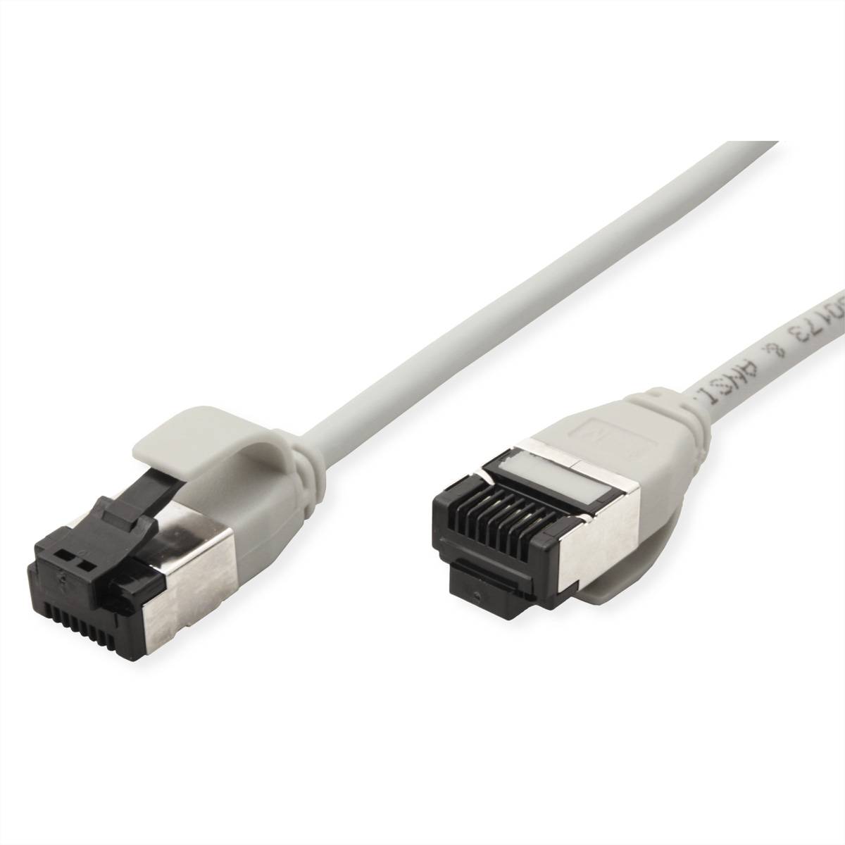 Eine Nahaufnahme eines weißen Glasfaserkabels mit Steckern an jedem Ende, die sein Design und seine mögliche Verwendung für die Hochgeschwindigkeitsdatenübertragung zeigt.