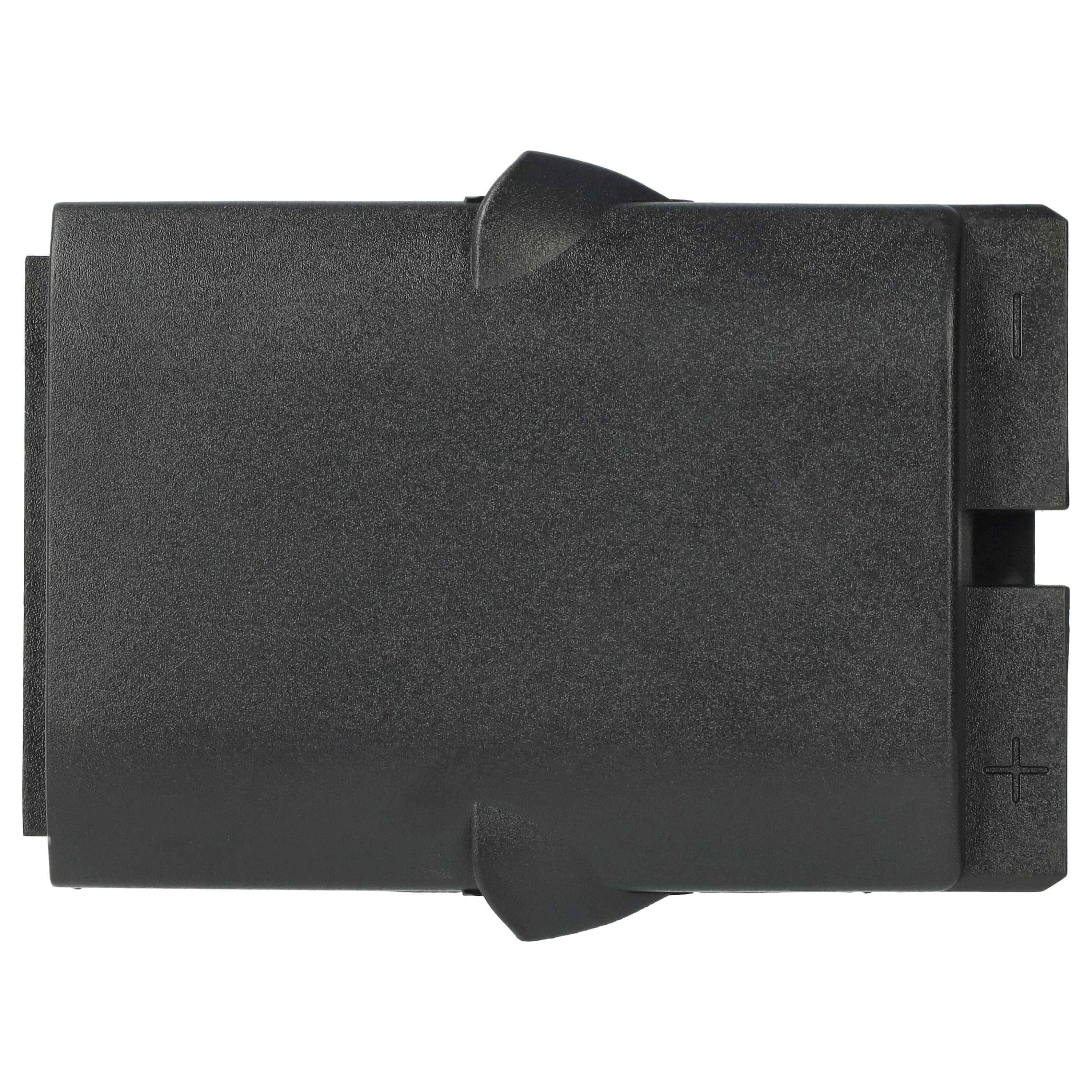 Ein schwarzer, rechteckiger Batteriebehälter aus Kunststoff mit Plus- und Minussymbolen an der Seite zur Anzeige der Polaritätsausrichtung.