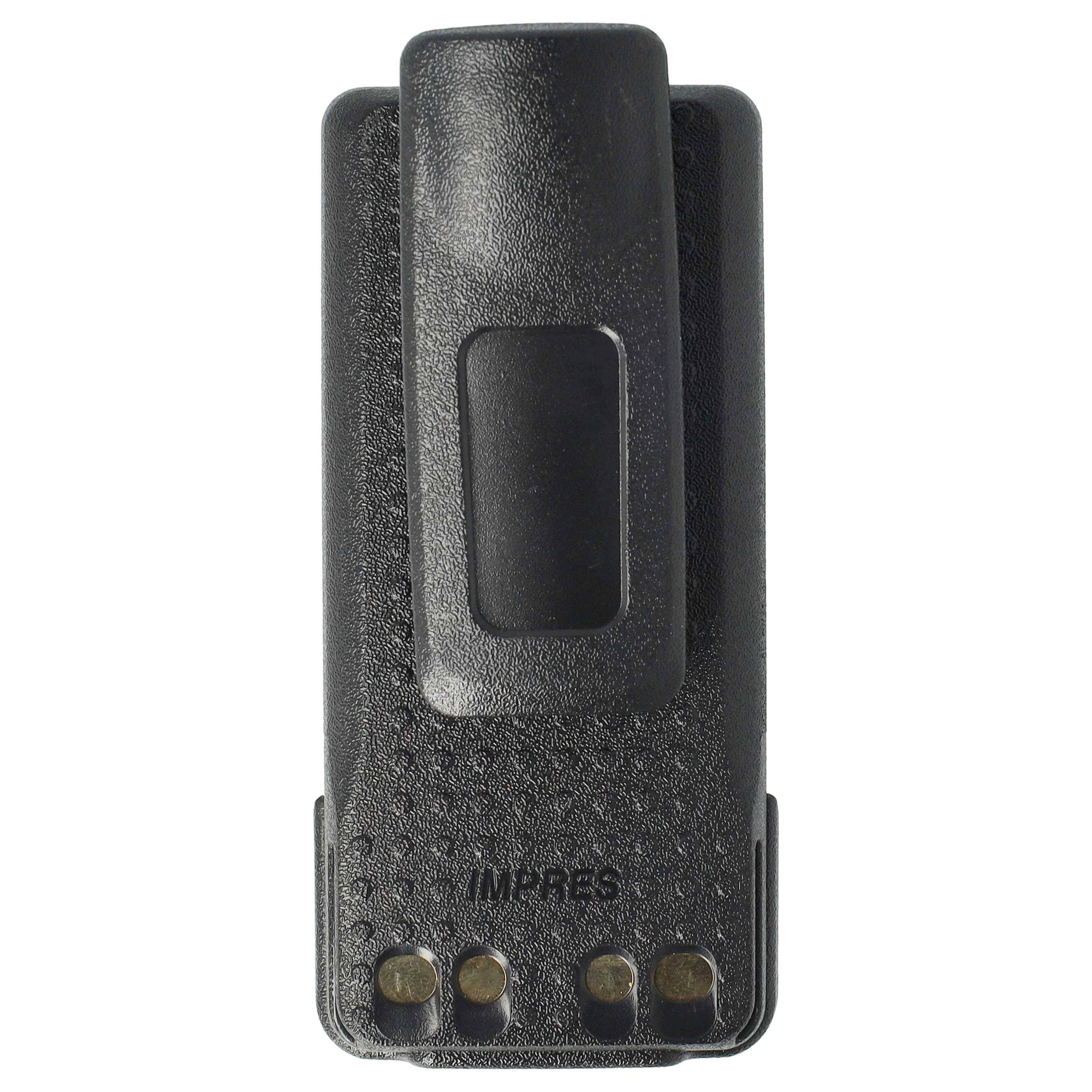 Eine schwarze Funkbatterie mit Gürtelclip, an deren Unterseite Ladekontakte zu sehen sind. Das Wort 'IMPRES' ist auf der Vorderseite sichtbar.