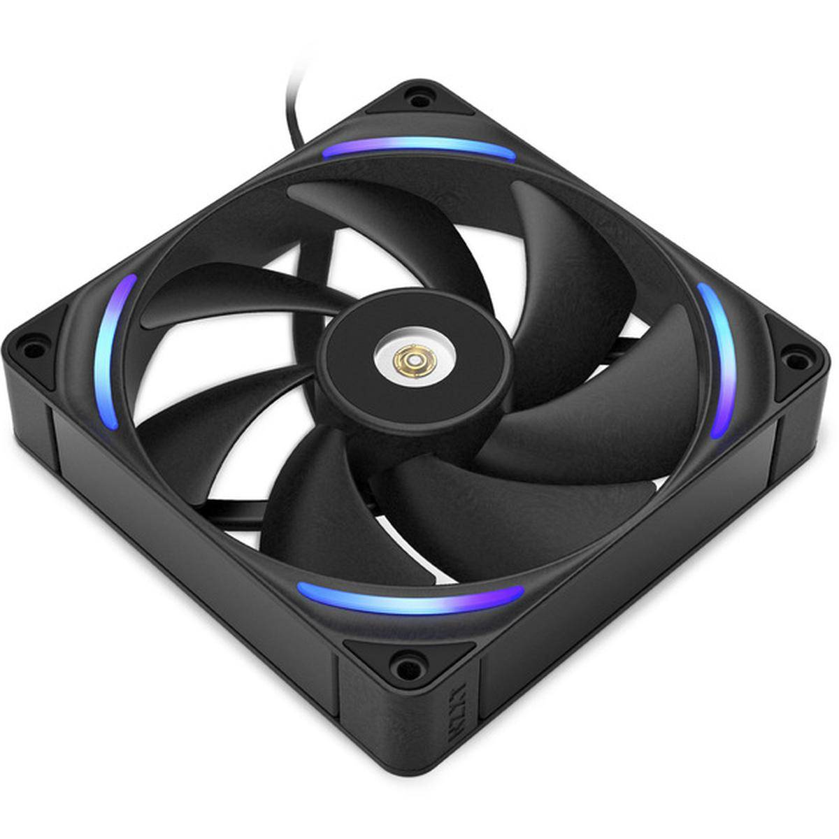 Ein schwarzer Computer-Kühlventilator mit RGB-Beleuchtungsstreifen am Rahmen, ausgestattet mit fünf gekrümmten Klingen und einer zentralen Nabenkonstruktion.