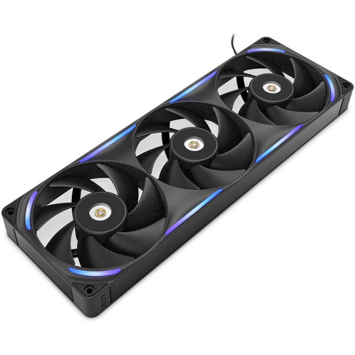 Ein rechteckiger Kühlventilator mit drei schwarzen Flügeln, untergebracht in einem schwarzen Rahmen mit blauen LED-Akzenten, konzipiert für Computergehäuse.