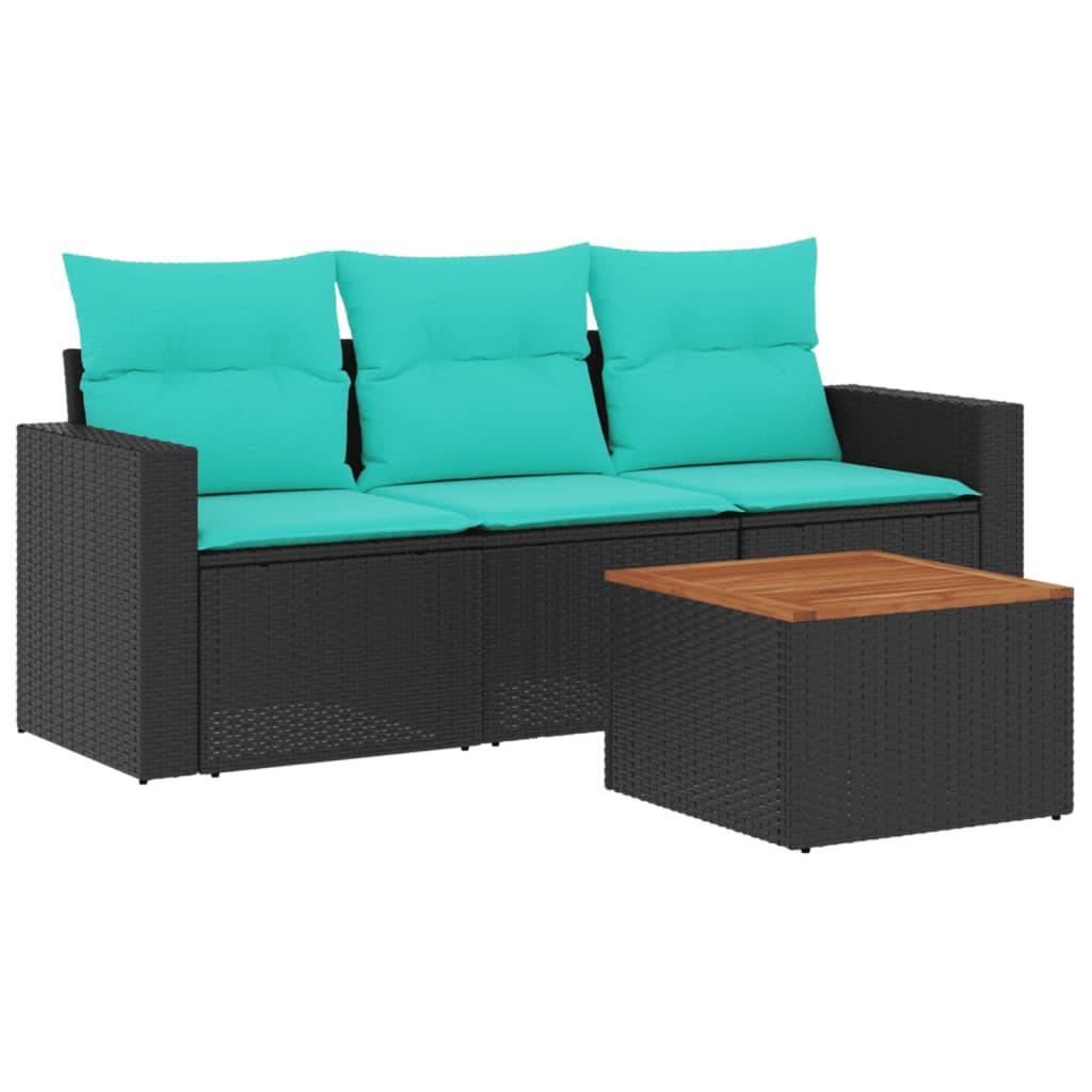 Eine schwarze geflochtene Outdoor-Couch mit türkisfarbenen Kissen, begleitet von einem passenden quadratischen Wickertisch mit einer Holzplatte auf weißem Hintergrund.