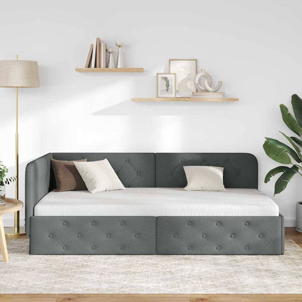 Ein modernes Schlafzimmer mit einem grau gepolsterten Bett mit Kissen, einer Lampe auf der linken Seite und dekorativen Regalen mit gerahmter Kunst und Pflanzen oben.