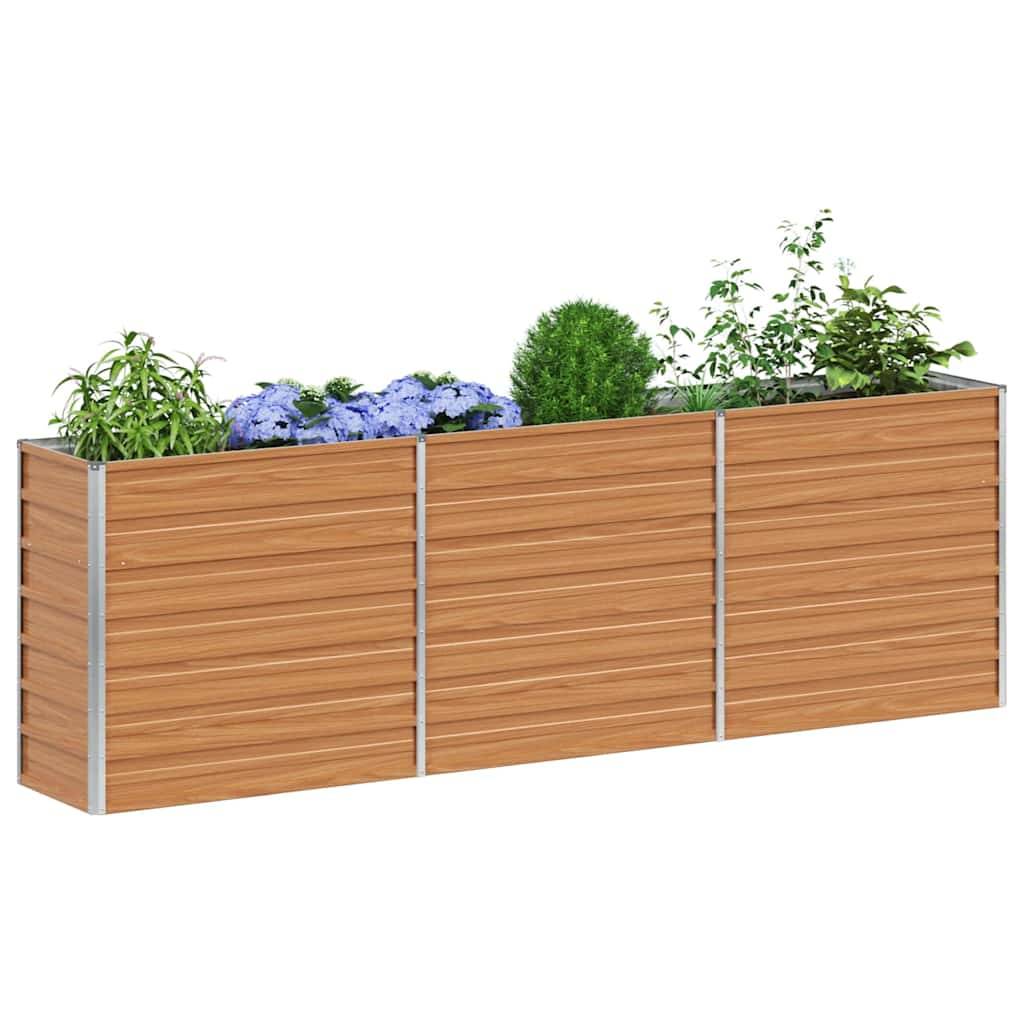 Eine Holzkiste für Pflanzen, in drei Abschnitte unterteilt, gefüllt mit verschiedenen grünen Pflanzen und lila Blumen, vor einem weißen Hintergrund.