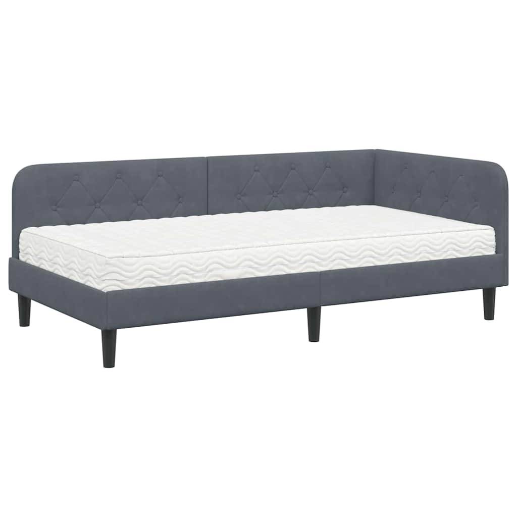 Ein modernes Schlafzimmer mit einem weißen Bett mit grauen Akzenten, flankiert von minimalistischen Nachttischen. Zwei abstrakte Gemälde hängen über dem Bett.
