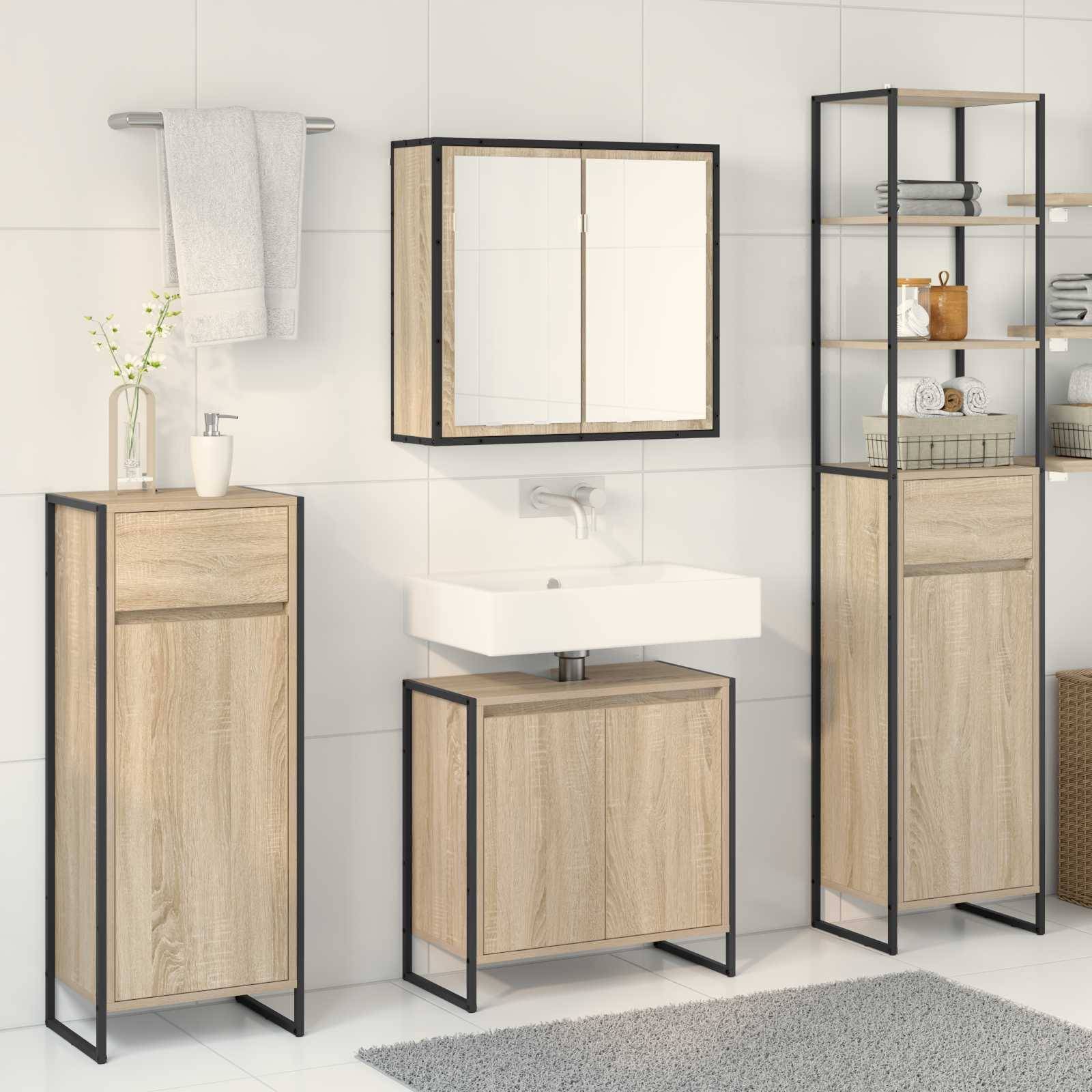Modernes Badezimmer mit hellholzfarbenen und schwarzen Metallregalen, einem weißen Waschbecken, Spiegelschrank und Handtuchhalter an weißen gefliesten Wänden.