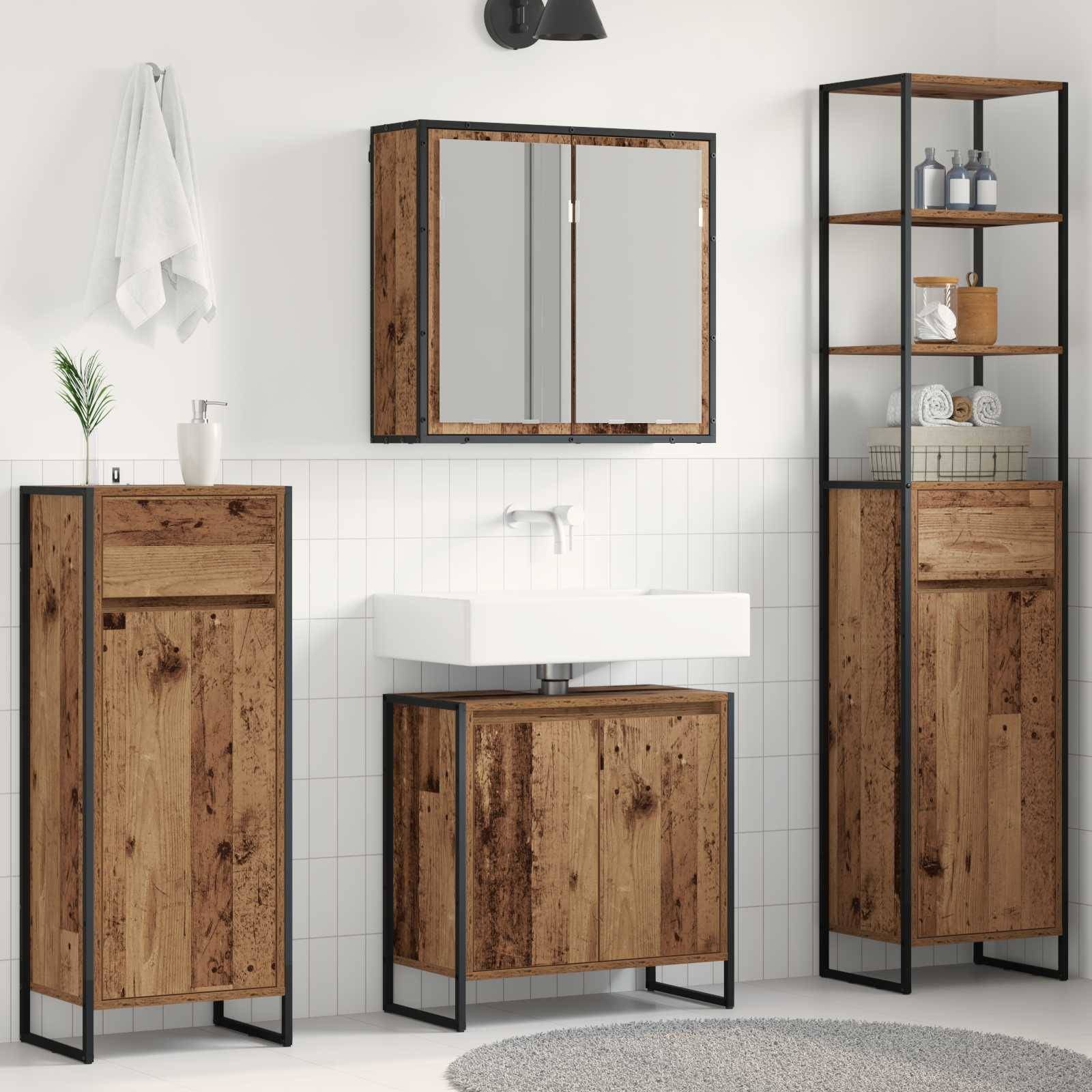 Badezimmer mit rustikalen Holzschränken und Regalen, weißem Waschbecken, wandmontiertem Spiegel und einer kleinen Pflanze auf einem Schrank.