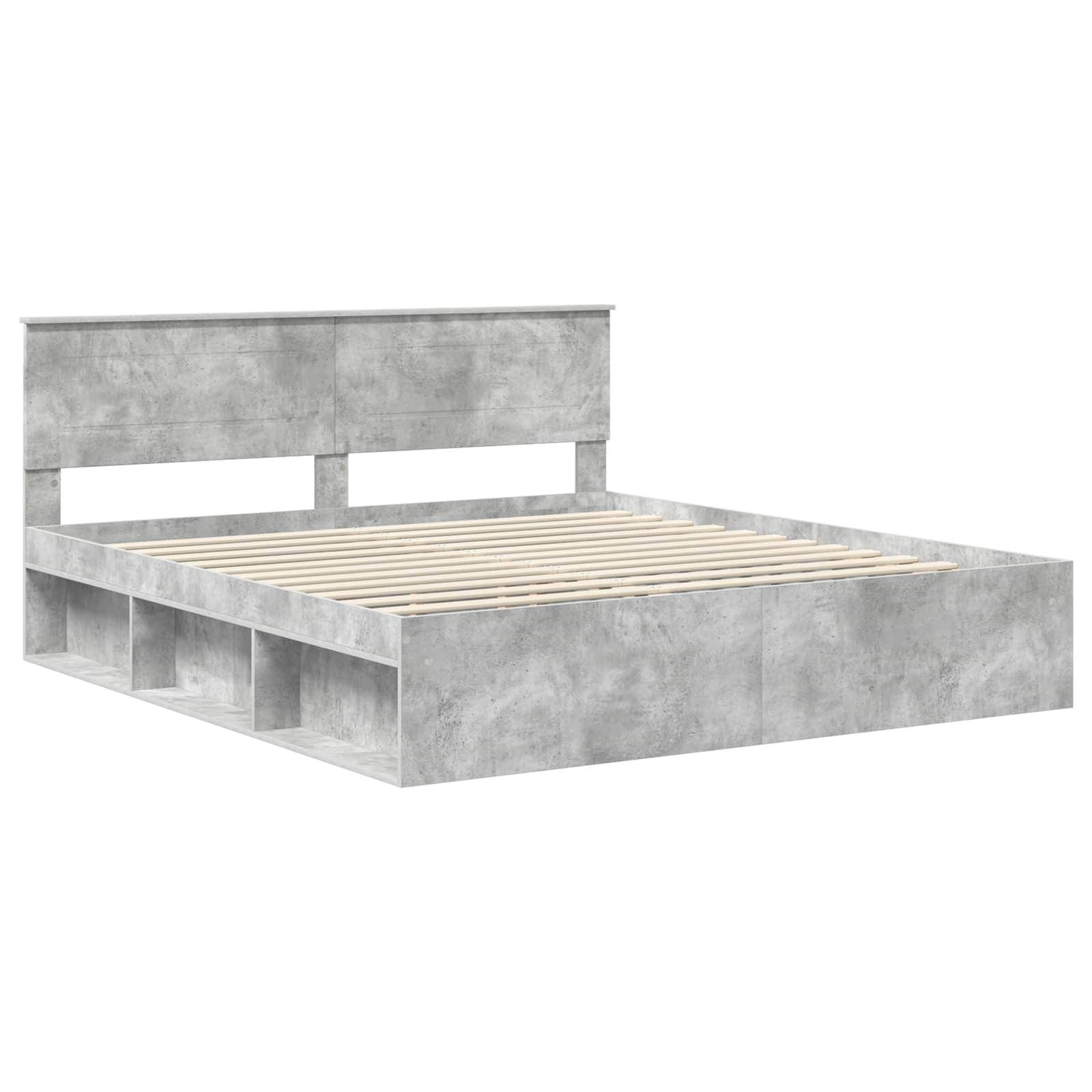 Ein grauer Holzbettrahmen mit Stauraumregalen darunter und einem schlichten Kopfteildesign.