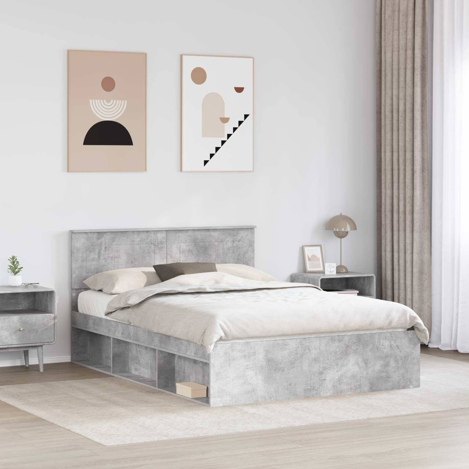 Ein modernes Schlafzimmer mit einem grauen Bett mit Unterbettstauraum, akzentuiert durch geometrische Kunstwerke, einen Nachttisch und eine Lampe.