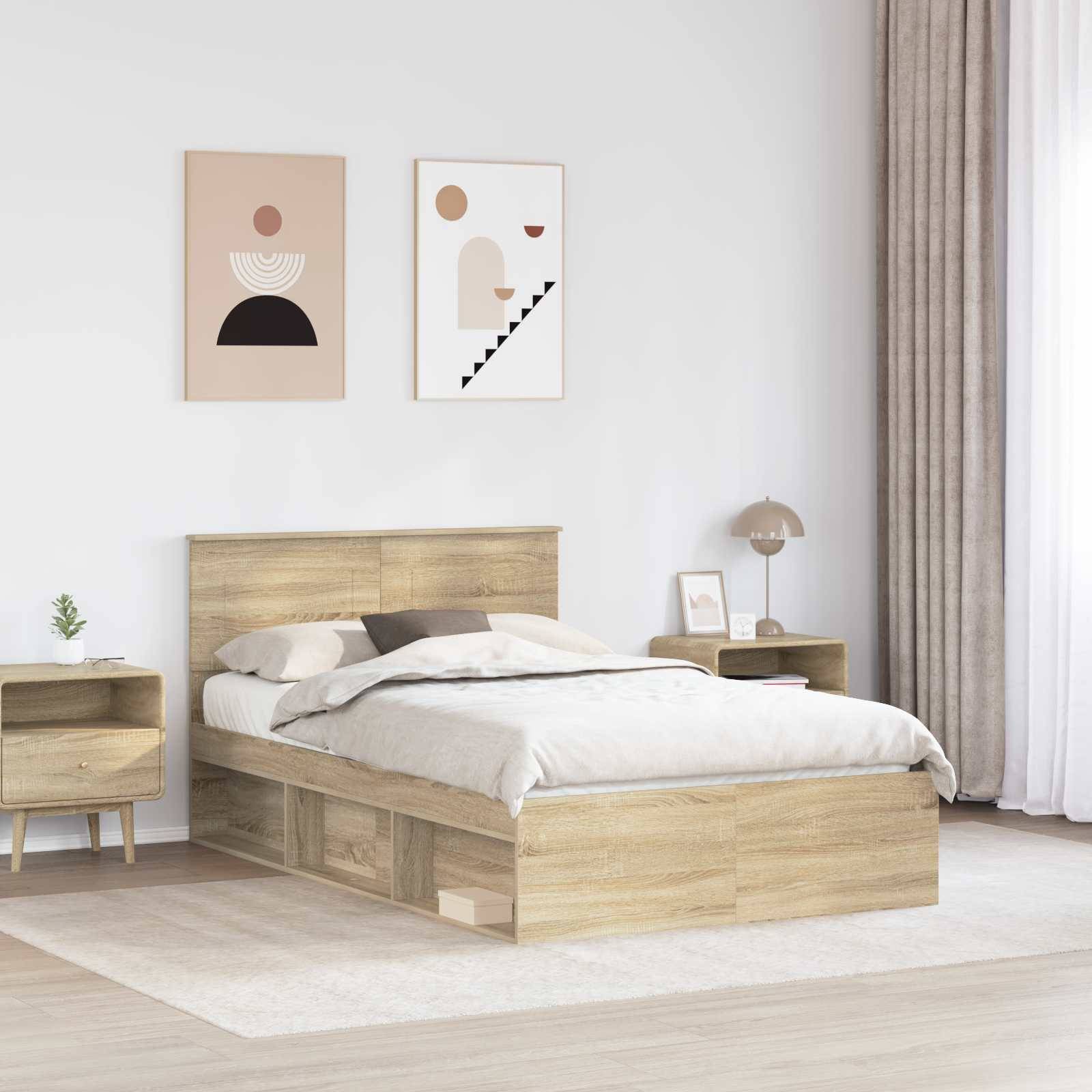 Ein minimalistisches Schlafzimmer mit einem Holz-Podestbett, zwei Nachttischen und weicher, neutraler Bettwäsche. Abstrakte Kunst hängt an den hellen Wänden.