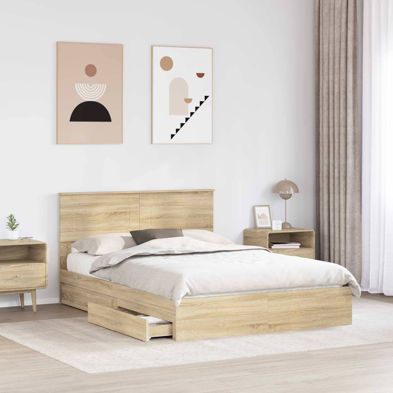 Ein modernes Schlafzimmer mit einem Bett aus hellem Holz, passenden Nachttischen und geometrischer Kunst an den Wänden. Neutrale Töne schaffen eine beruhigende Atmosphäre.