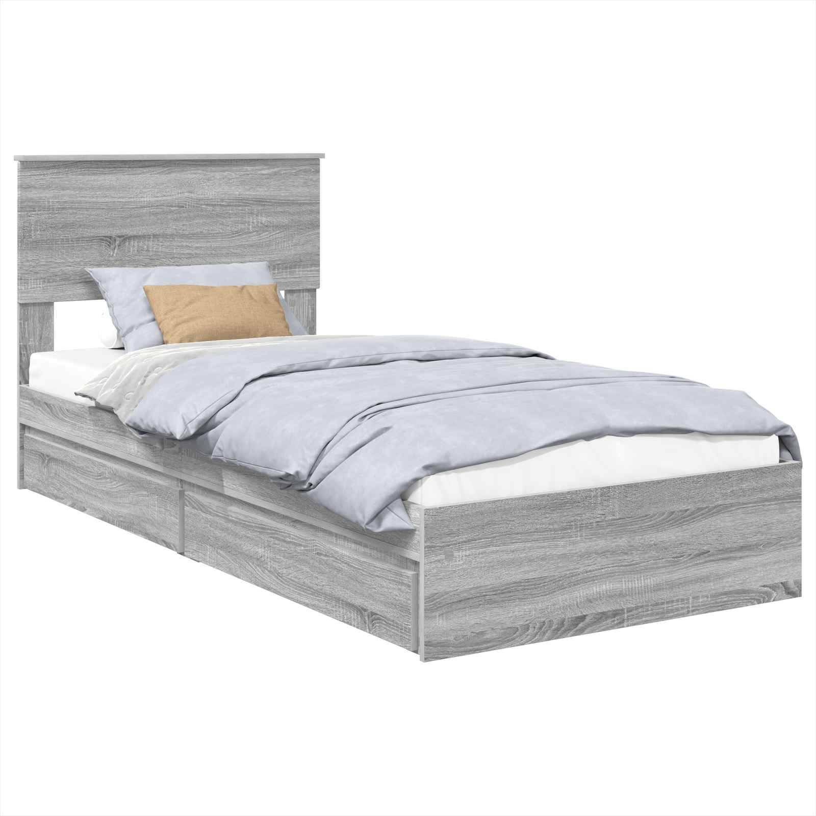 Ein grau gebeiztes Holzbett mit Kopfteil, ausgestattet mit hellblauen Bettwäsche, zwei Kissen und einem beigen Akzenzkissen. Das Bett verfügt über Stauraum unter dem Bettrahmen.