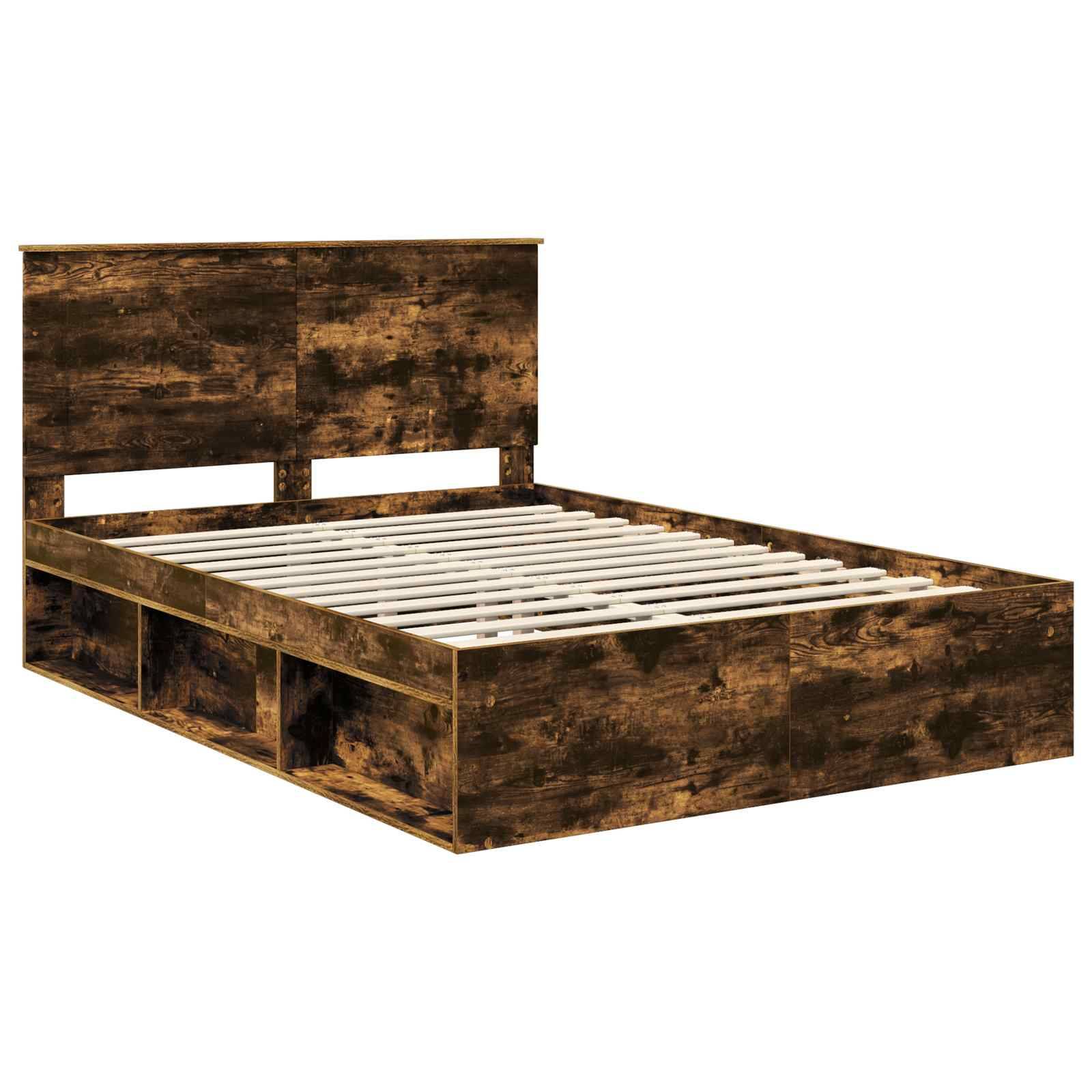 Holzbettgestell mit Kopfteil und Stauraummöglichkeiten darunter, mit natürlicher rustikaler Oberfläche.