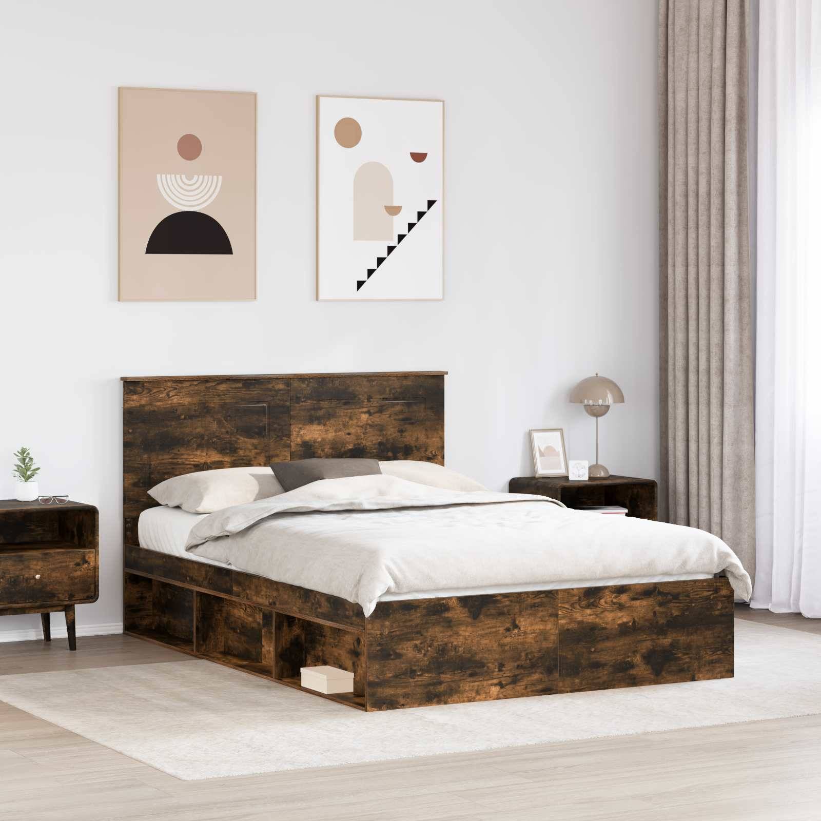 Ein modernes Schlafzimmer mit einem Holzbett mit integriertem Stauraum, einem Nachttisch und minimalistischer Wandkunst. Weiche neutrale Farben dominieren.