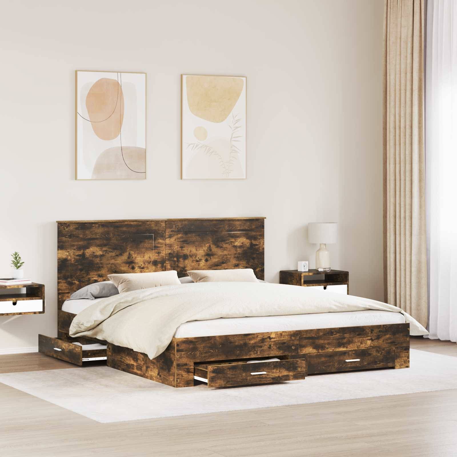 Modernes Schlafzimmer mit einem Holzbett mit Schubladen darunter, zwei schwebenden Nachttischen, minimalistischer Dekoration und abstrakter Kunst.