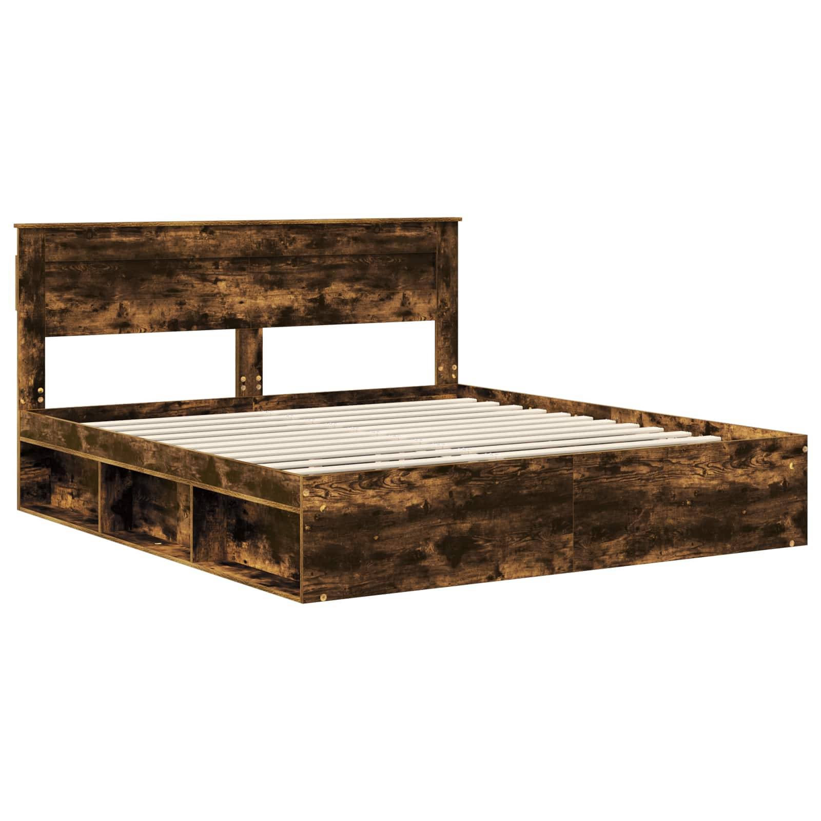 Holzrahmen für Bett mit Stauraum, ausgestattet mit rustikaler Oberfläche, geschlitztem Kopfteil und Ablagefächern darunter, ideal für eine Schlafzimmereinrichtung.