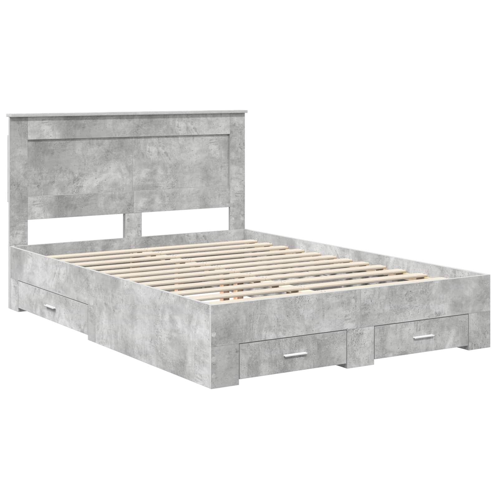 Ein grauer Holzbettrahmen mit einem Kopfteil, das zwei horizontale Latten aufweist, und vier Staurageschubladen an der Basis für zusätzliche Funktionalität.