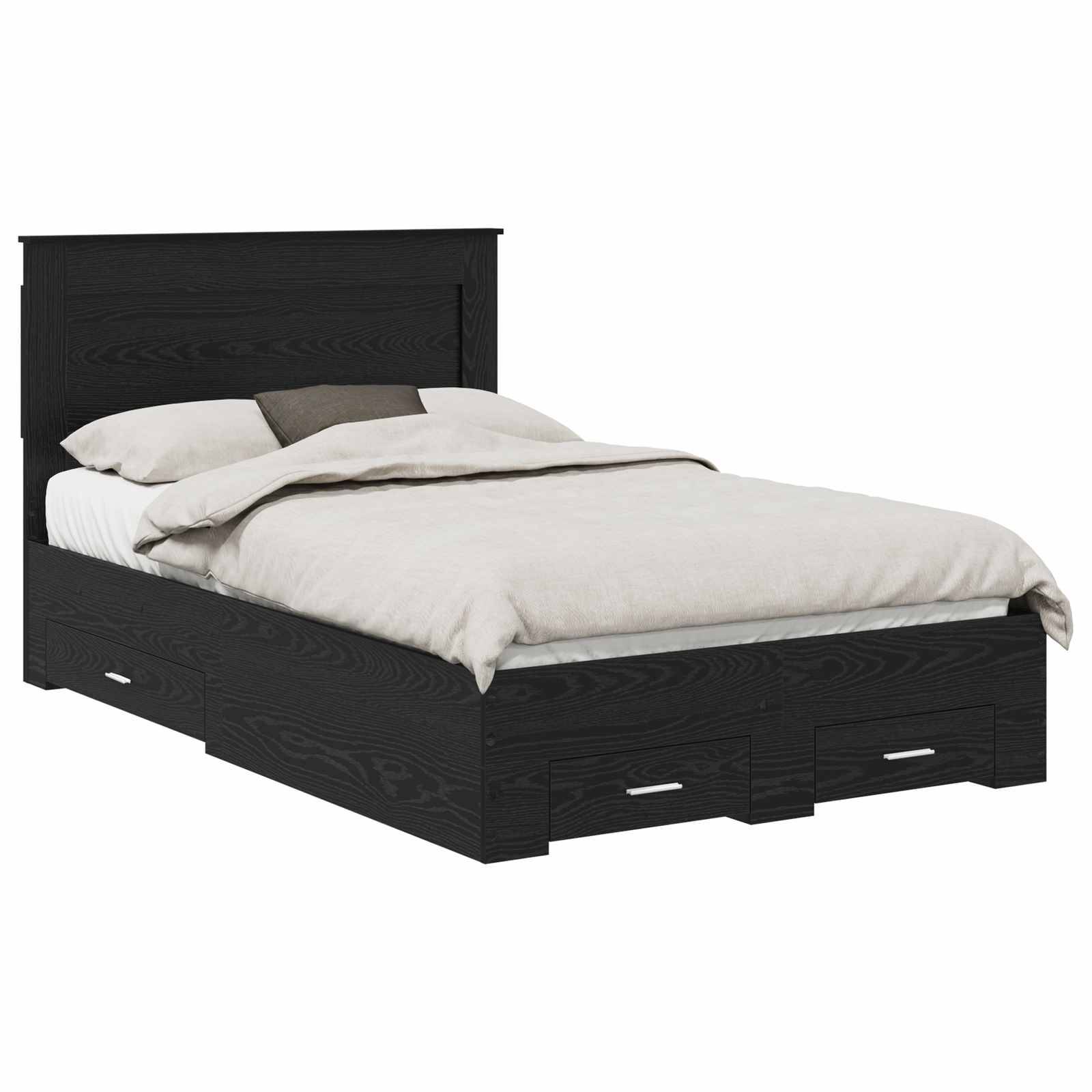 Ein Bett aus dunklem Holz mit hohem Kopfteil, sorgfältig mit hellfarbiger Bettwäsche bezogen und drei Lagerschubladen darunter.