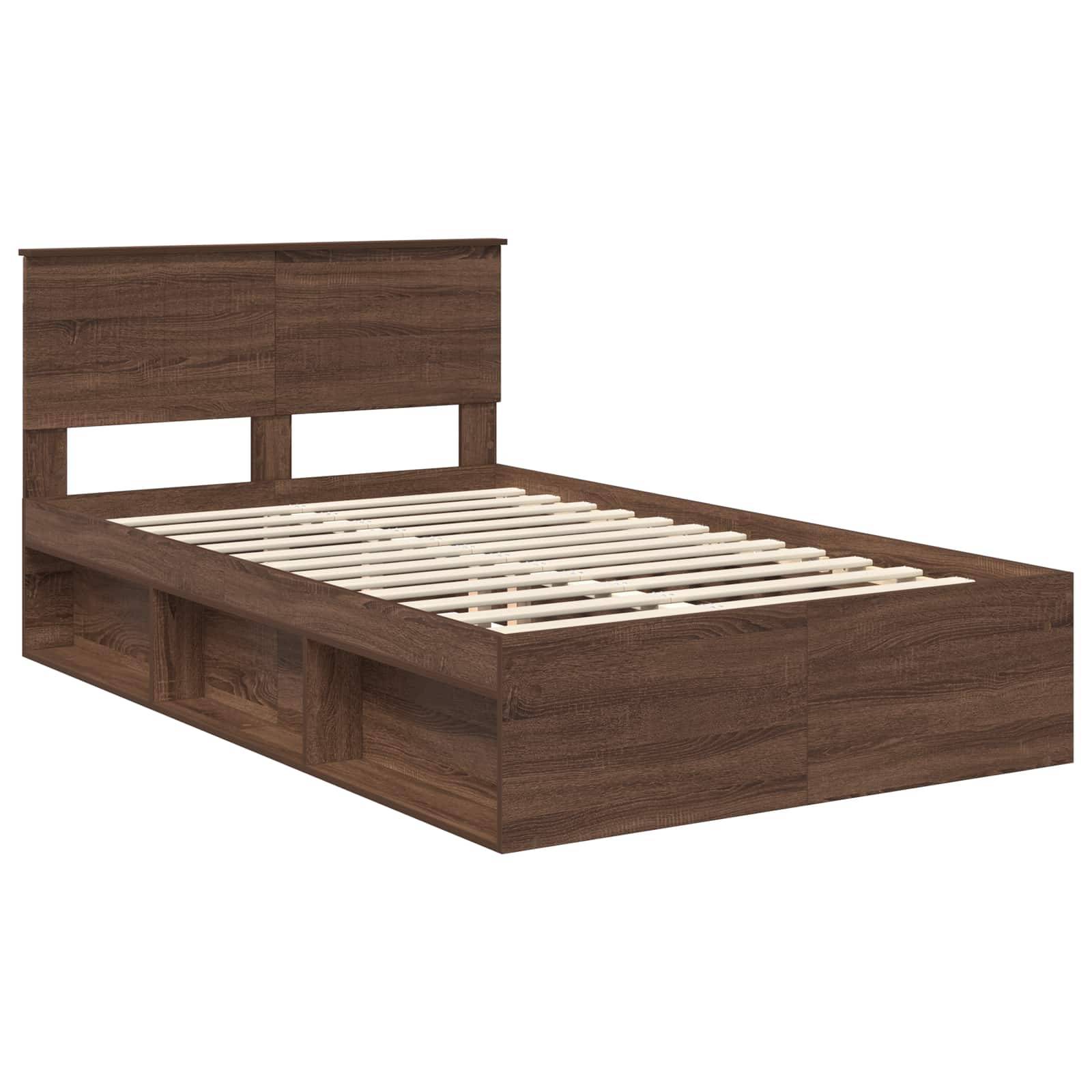 Ein Holzbettgestell mit Kopfteil und Lattenrost, das seitliche, integrierte Stauraumbereiche aufweist.