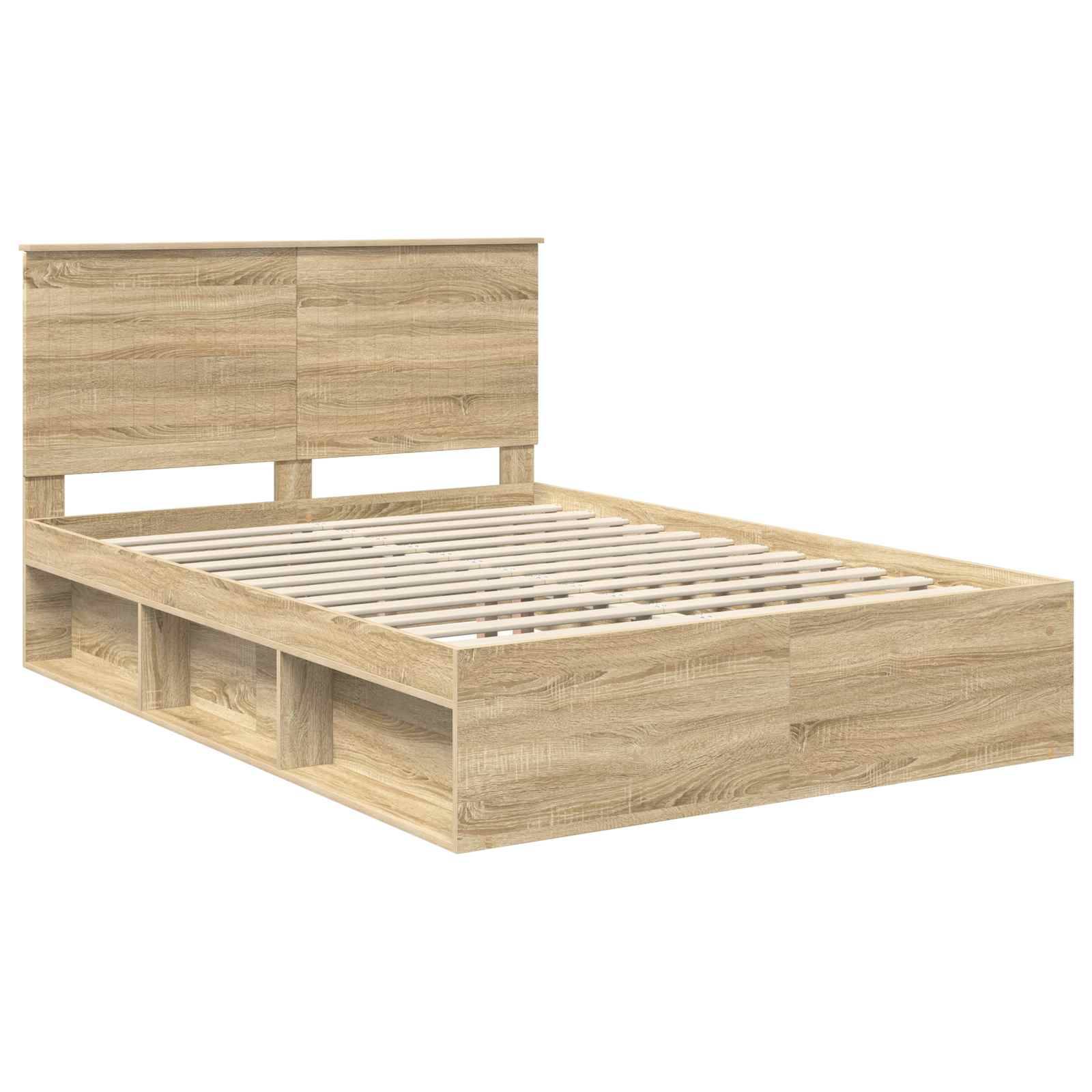 Ein Holzbettgestell verfügt über eine Lattenrostbasis mit einem hohen, flachen Kopfteil. Das Gestell umfasst regalartige Ablagen an den Seiten.
