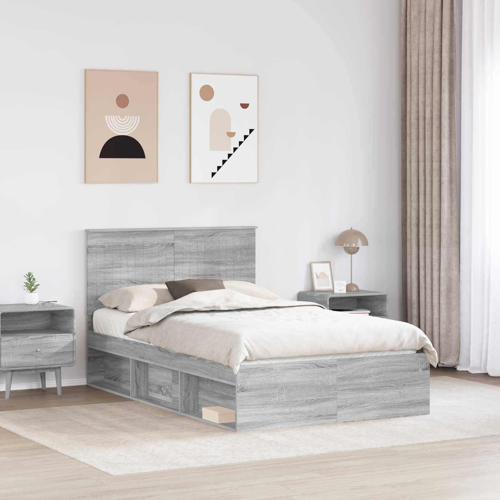 Ein modernes Schlafzimmer mit einem Bett aus grauem Holz, das mit beigefarbener Bettwäsche bezogen ist und von passenden Nachttischen flankiert wird, mit abstrakter Kunst an der Wand.